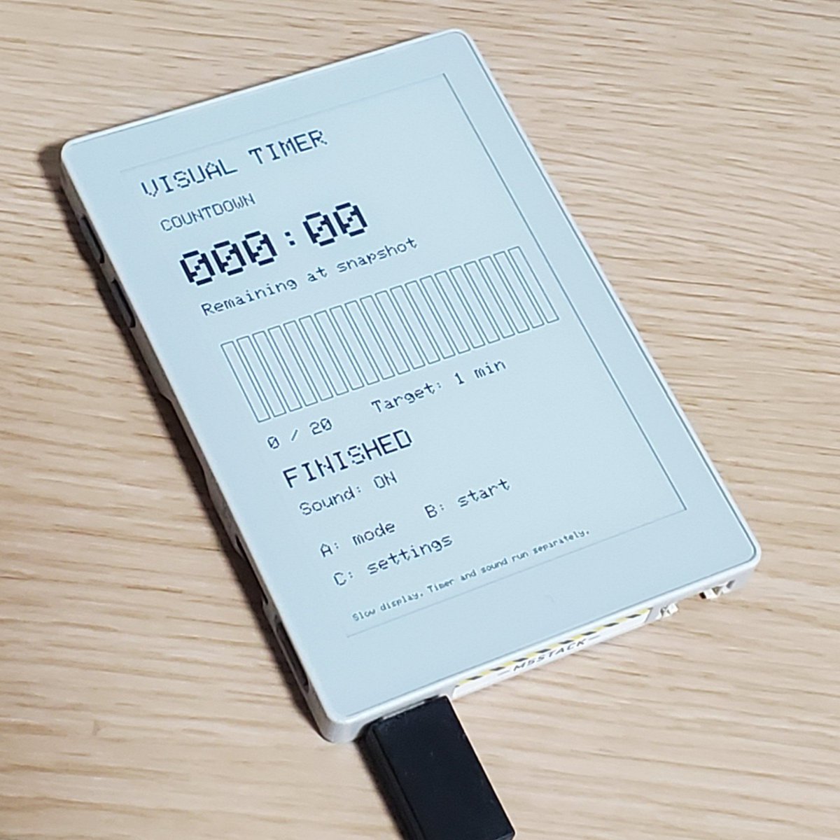dasi_memo's tweet photo. これと同等の機能をもつタイマーを、電子ペーパーで作ってみた。

…けど、画面更新時に点滅しまくるからあまり向いてないな…。電池をほぼ気にしなくていいメリットはあるものの https://t.co/gz4xdEfpC0