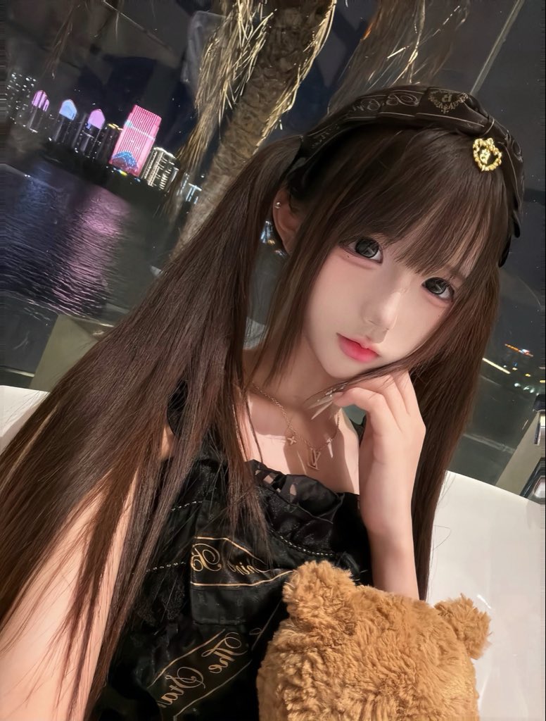 17k666's tweet photo. 喜欢她还是我 https://t.co/xuC2OVfAh2