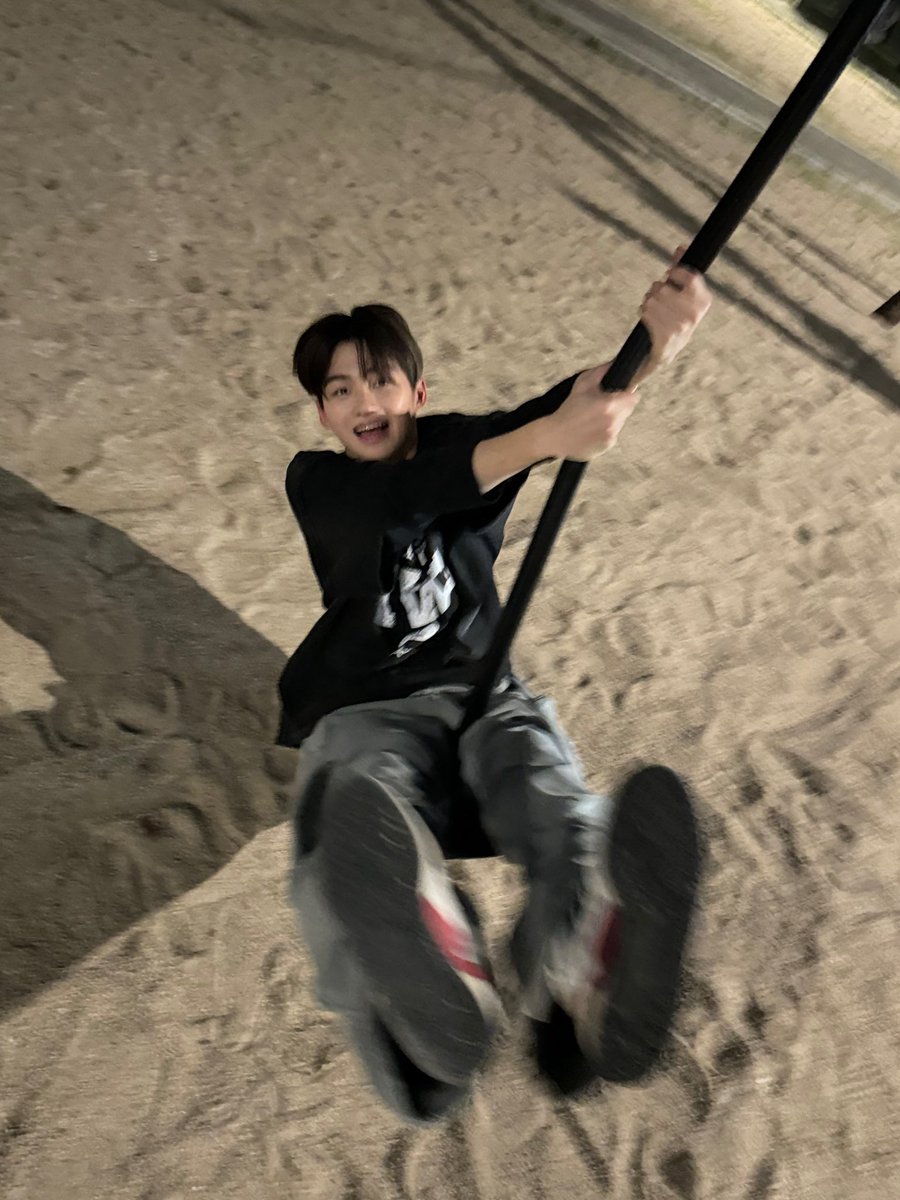 go9ma_st1's tweet photo. 이 해맑은 지훈이 사진 넘 좋은듯☀️ https://t.co/O2bn7GHgie