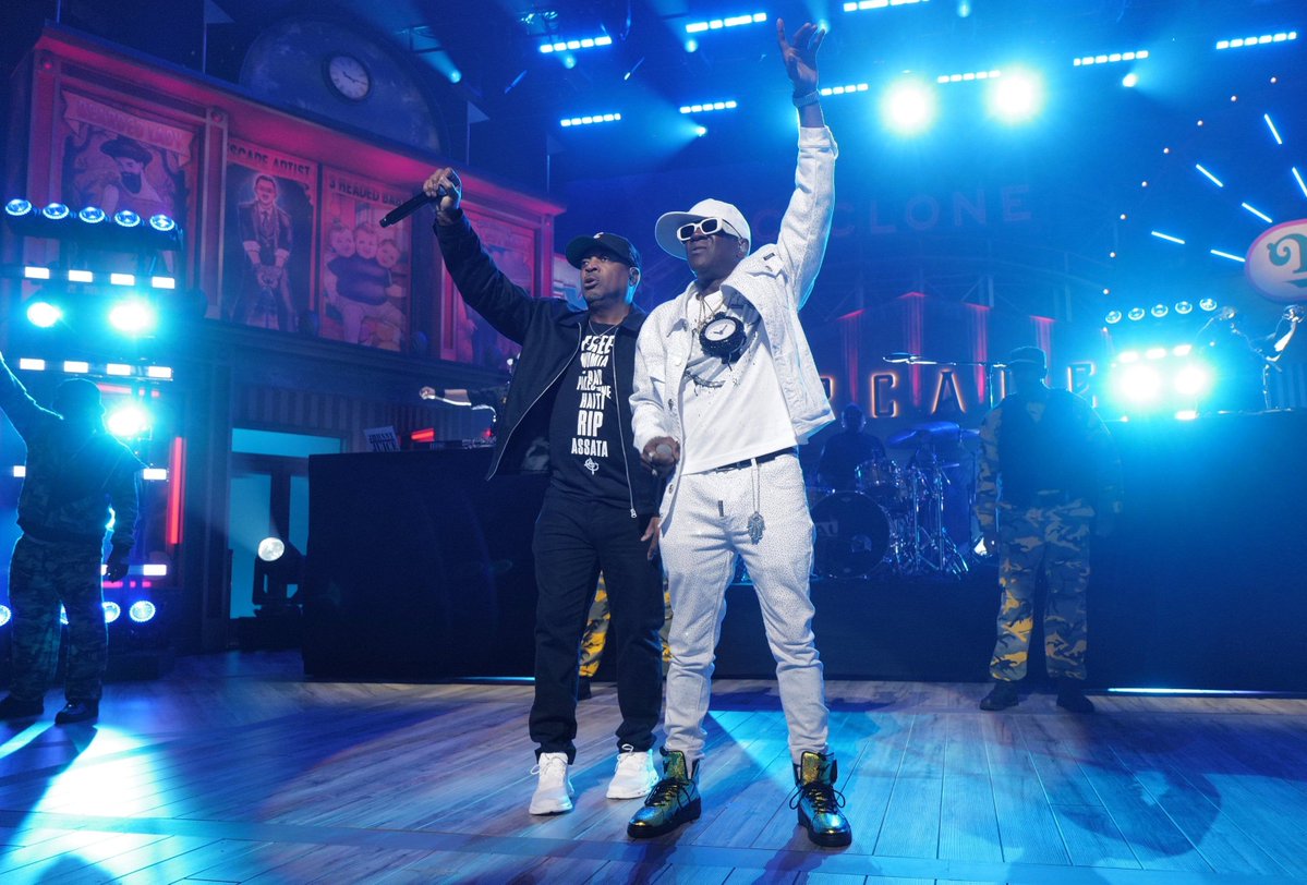 UpliftIronClub's tweet photo. Public Enemy in the gym: Bring the Noise for heavy sets, Rebel Without a Pause for intensity, and a smarter sequence for the rest.

https://t.co/yUoc7xStGp https://t.co/KyVnxxHpRY