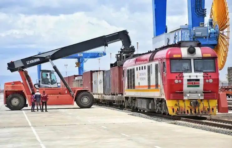 PachodoOrg's tweet photo. South Sudan starts to construct her logistics hub at Mai Mahiu ...https://t.co/Jdeo5y5QeW 

#PachodoNews #SSOX #SSOT #MaiMahiu #Mai_Mahiu #SouthSudan #South_Sudan #SouthSudanese #SouthSudanNews #Sudan #جنوب_السودان
#السودان https://t.co/OHp1HRj6TZ