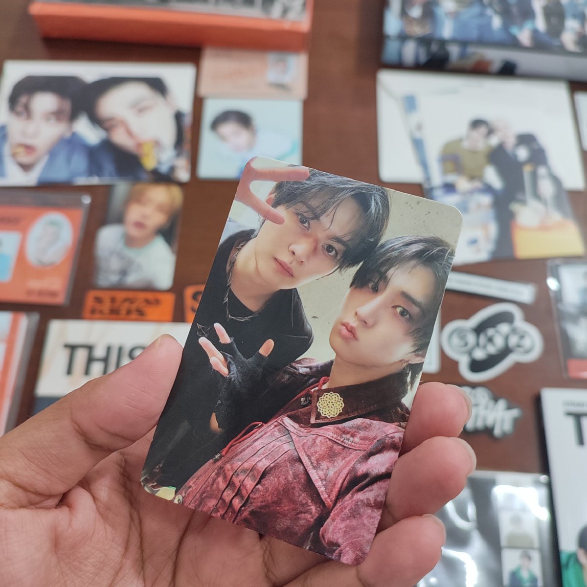 lee_rhinour's tweet photo. Finally albumku datengggg!!!
Album SKZ pertamaku dan langsung dapet jackpot! Minsung ku pulanggg yeayyy 🥰🥰
Dapet minbin, double ayen, double ID card chanie, hyungline gatau itu namanya apa. I'm soooo soooo happy!!

Thank you kak @scbcakep !! https://t.co/pRpDaKlpNh