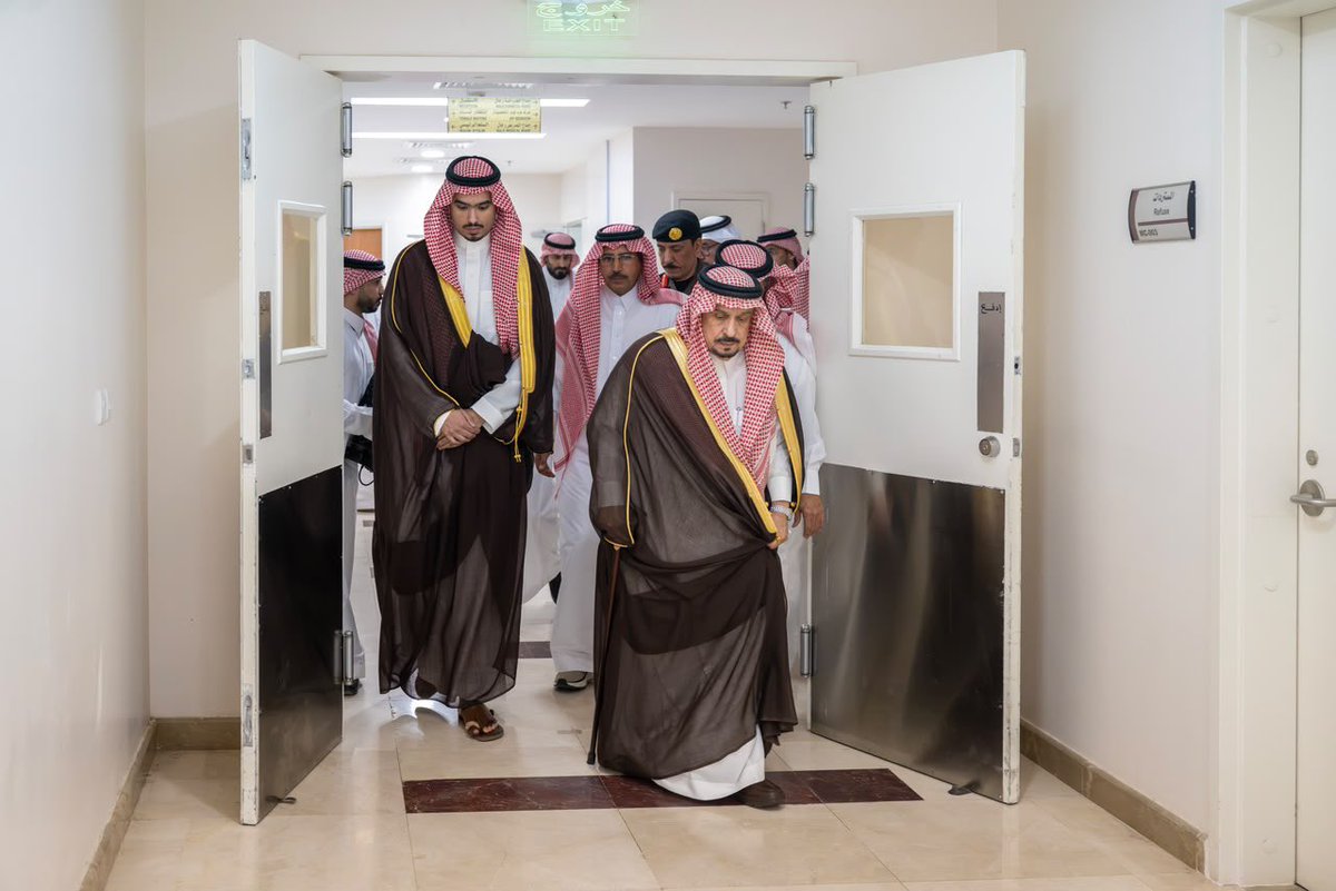 emara_alriyadh's tweet photo. سمو أمير منطقة #الرياض يتفقد المصابين جراء عدوان الميليشيا الحوثية الإرهابية على مطار الملك خالد الدولي. 
https://t.co/MkvEPiIjDY

#إمارة_منطقة_الرياض https://t.co/fRlLlJkj8b