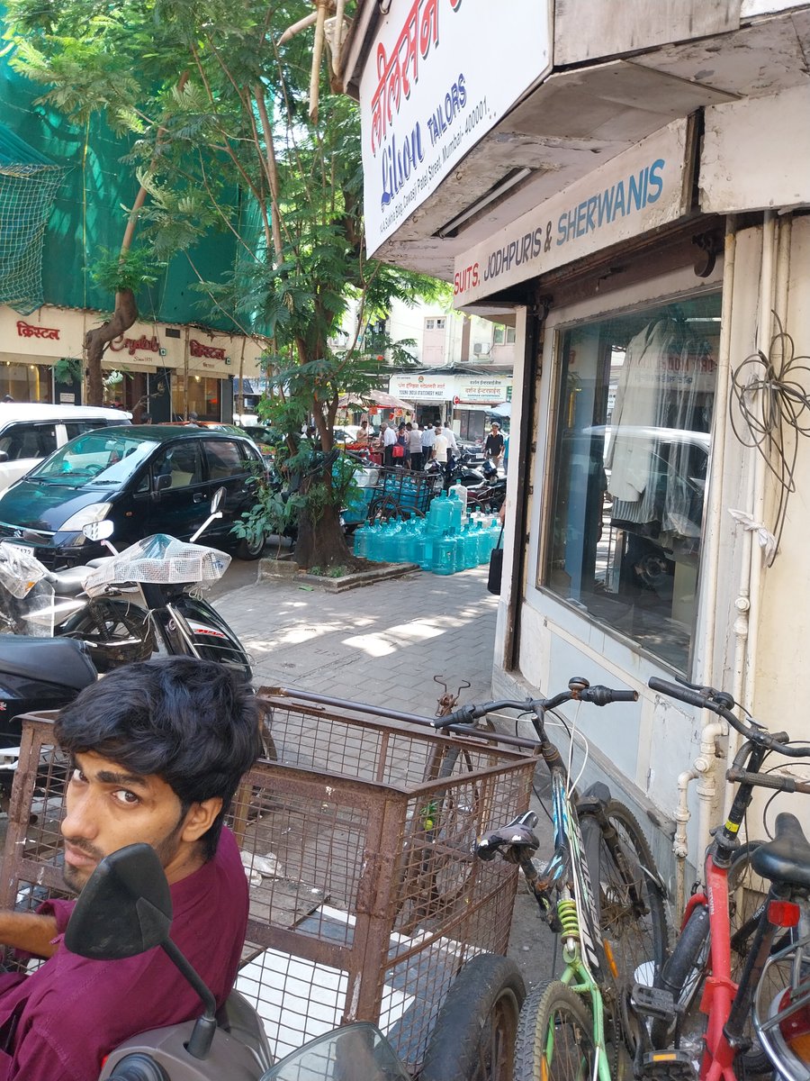 humdardsultan's tweet photo. 72 days, 80+ complaints - Still no action!Footpath completely blocked by water cans, carts, bikes at Cawasji Patel Street, Fort. Outside Lilson Tailors &amp; Bhawanji &amp; Co / Sukhia Bldg. Pedestrians forced onto road.
@mybmcWardA https://t.co/geSq8xX0Fe