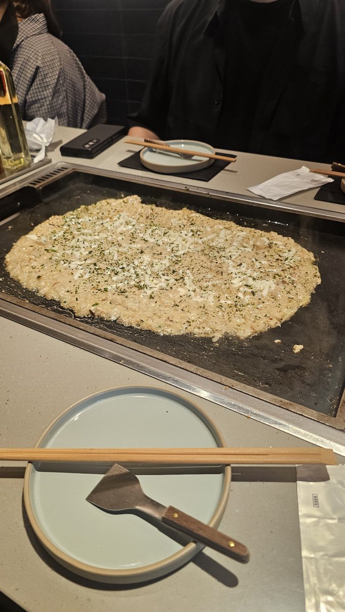 dbtnrua's tweet photo. ソウルにモヘジのチェーン店がオープンしました
午後1時から夜8時まで、待機チームが120組もいて、すごかったです
4人が4つのメニューを食べるのに2時間かかる… https://t.co/vfSTBkUERK