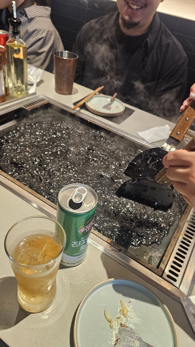 dbtnrua's tweet photo. ソウルにモヘジのチェーン店がオープンしました
午後1時から夜8時まで、待機チームが120組もいて、すごかったです
4人が4つのメニューを食べるのに2時間かかる… https://t.co/vfSTBkUERK