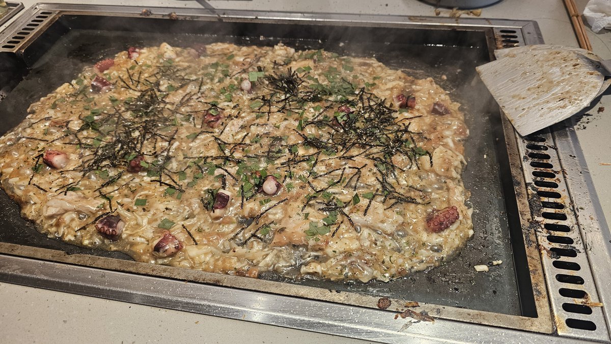 dbtnrua's tweet photo. ソウルにモヘジのチェーン店がオープンしました
午後1時から夜8時まで、待機チームが120組もいて、すごかったです
4人が4つのメニューを食べるのに2時間かかる… https://t.co/vfSTBkUERK