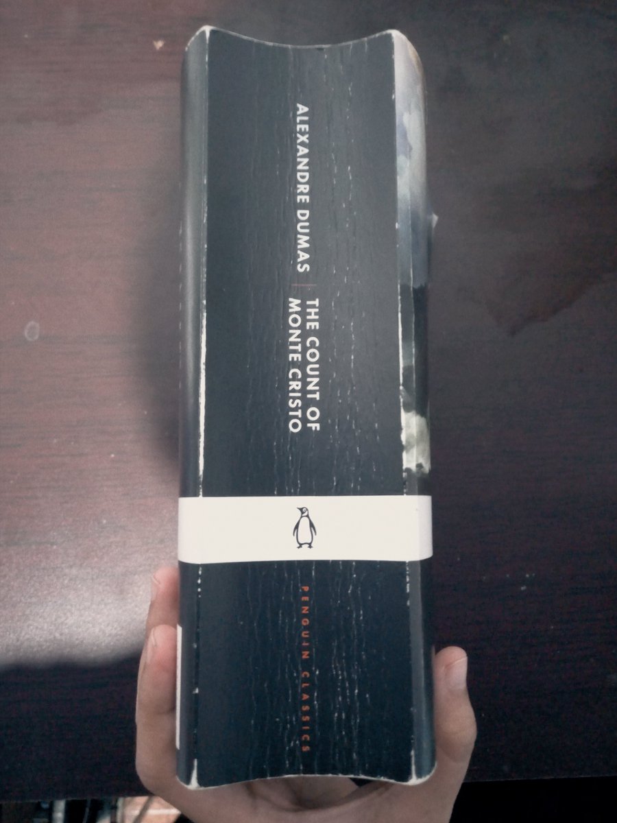 sodasparkles's tweet photo. so so so so done with this fat ahh book full of gossips after almost 7 months !!! 

i give it 4/5 🌟 cuz it's such an easy read, tho it lasted more than 6 months cuz there are parts that are flat which made me disconnected with the story 😀 https://t.co/MsixTW9M71