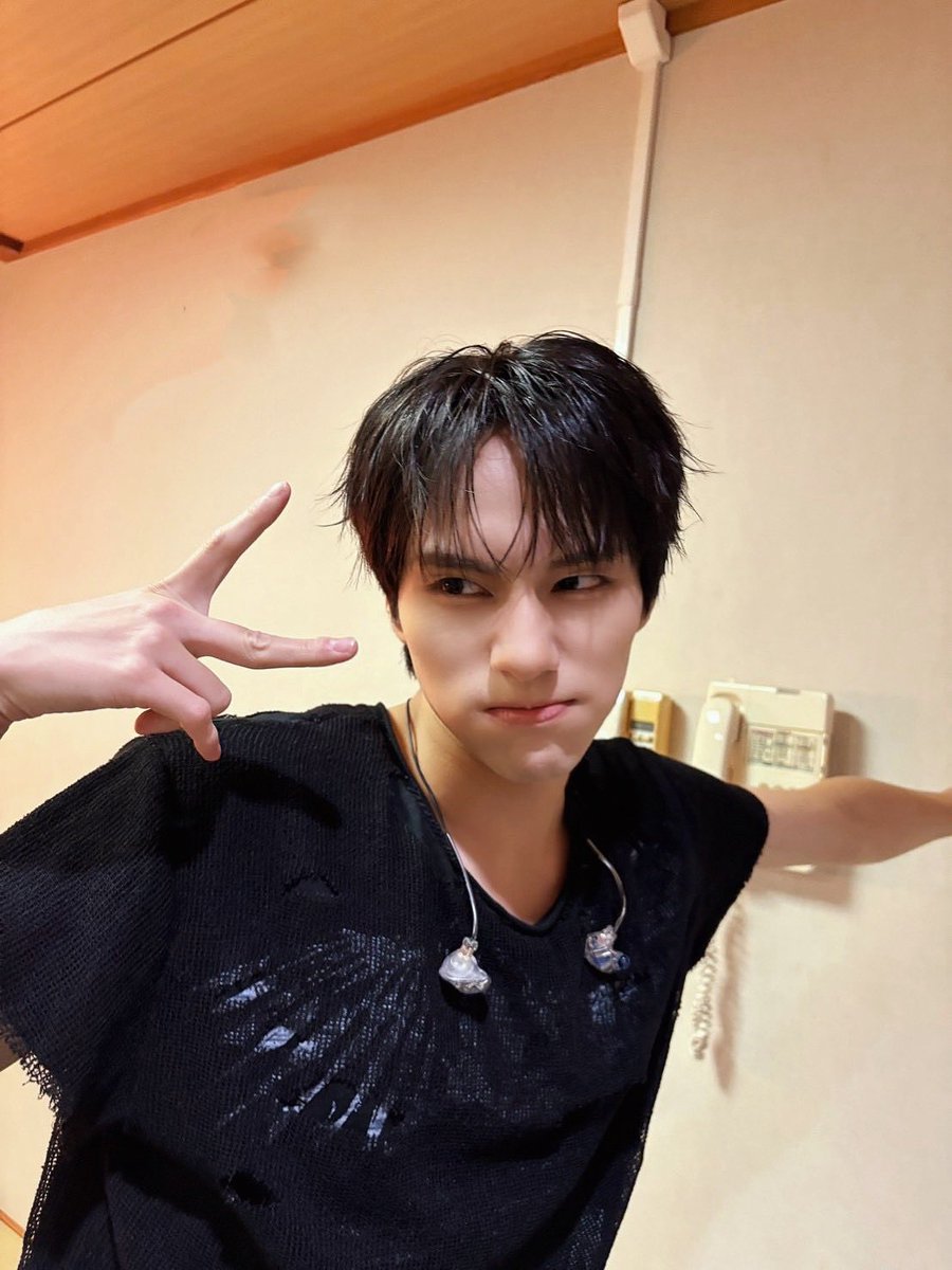 wildblue_ykme's tweet photo. [COKI]

愛知、広島と２日間ツアー来てくれてありがとう！
よく休んでね🐶

#WILDBLUE #山下幸輝 #COKI https://t.co/ourXW8eq0L