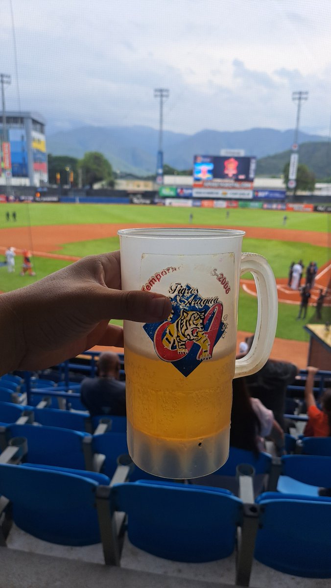 AlvaroMitrotti's tweet photo. Hoy empieza una nueva temporada de la LVBP.
Hoy, son contadas las personas que consideran que @TigresOficiales tiene chance de trascender en sus aspiraciones
Y la verdad es que si. Nos vemos poquiticos este año.
¿Los dejamos de apoyar?
Ni que llueva para arriba. 🐯
#PlayBall https://t.co/hEgE9vHiKs