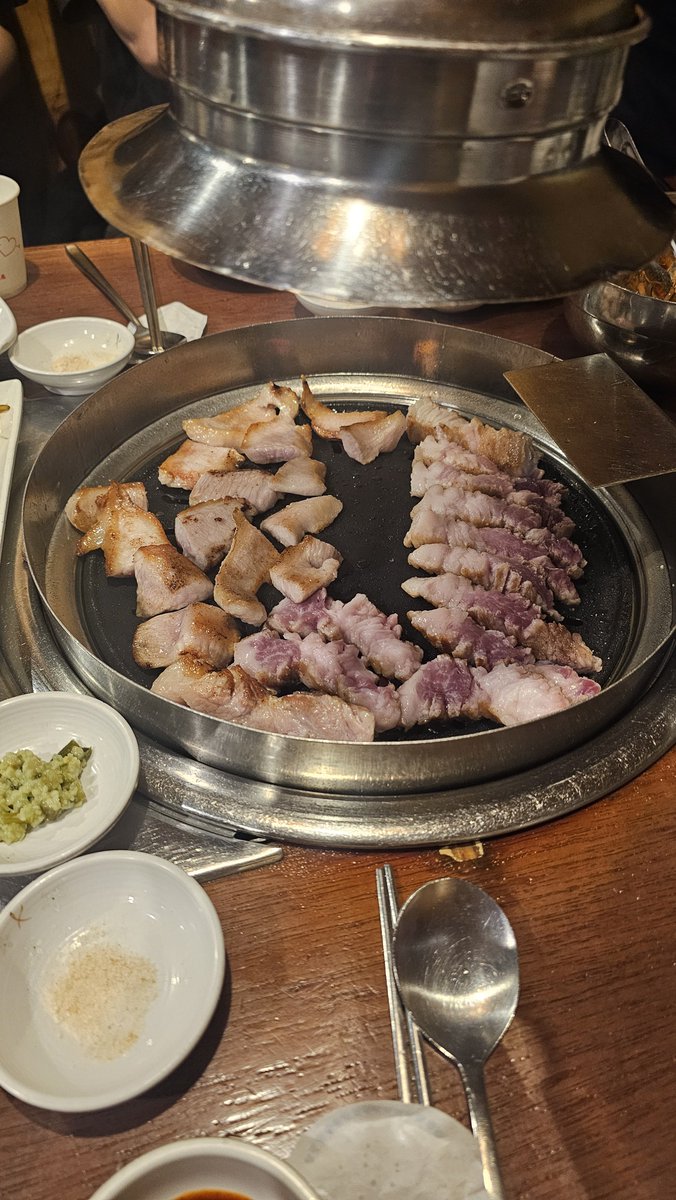 dbtnrua's tweet photo. 大邱に戻って、サムギョプサルとタッカルビ https://t.co/ZNKxPC3pFQ