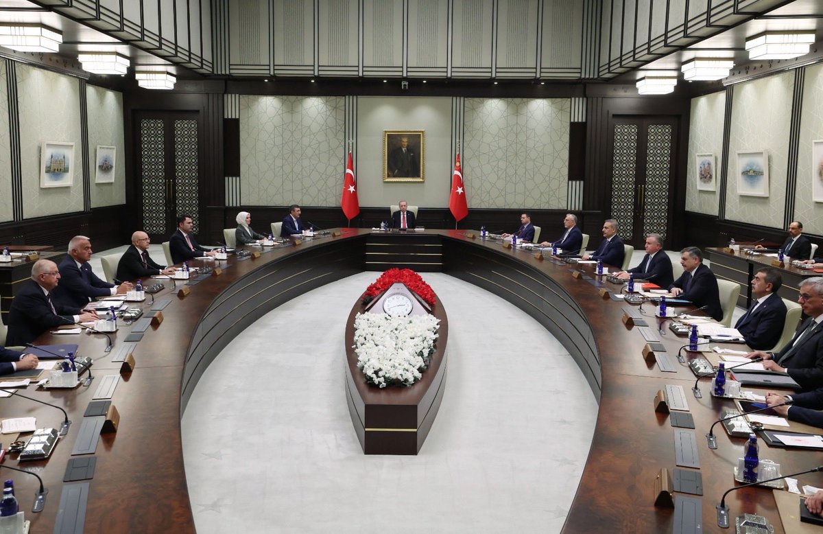 mustafaciftcitr's tweet photo. Muhterem Cumhurbaşkanımız @RTErdogan’ın riyasetinde Kabine Toplantımızı gerçekleştiriyoruz.

Türkiye Yüzyılında milletimizin huzuru, refahı ve devletimizin güçlü yarınları için gece gündüz demeden çalışmaya devam ediyoruz. 

Toplantımızın ülkemize ve aziz milletimize hayırlı olmasını diliyorum.

@TC_icisleri