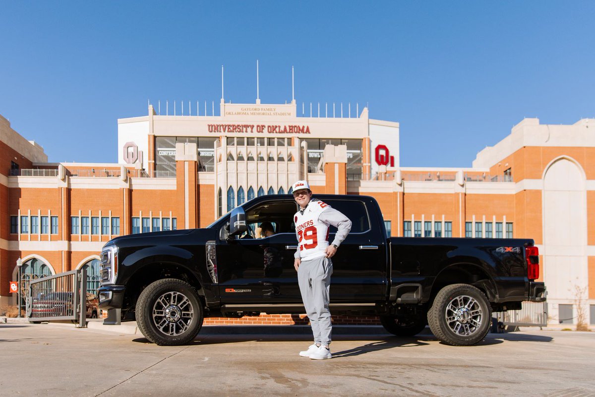 FowlerAuto's tweet photo. Still not over all the moments from the Red River Rivalry this weekend! BOOMER!! 
#OUvsTX #Boomer #OUFootball #FowlerAuto https://t.co/Ag1YiM4YQ5