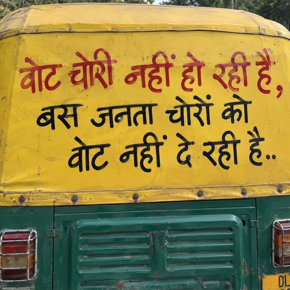 ragiiing_bull's tweet photo. Even this autorickshaw driver is more knowledgeable than the entire opposition put together. https://t.co/ftCzOPi9RL
