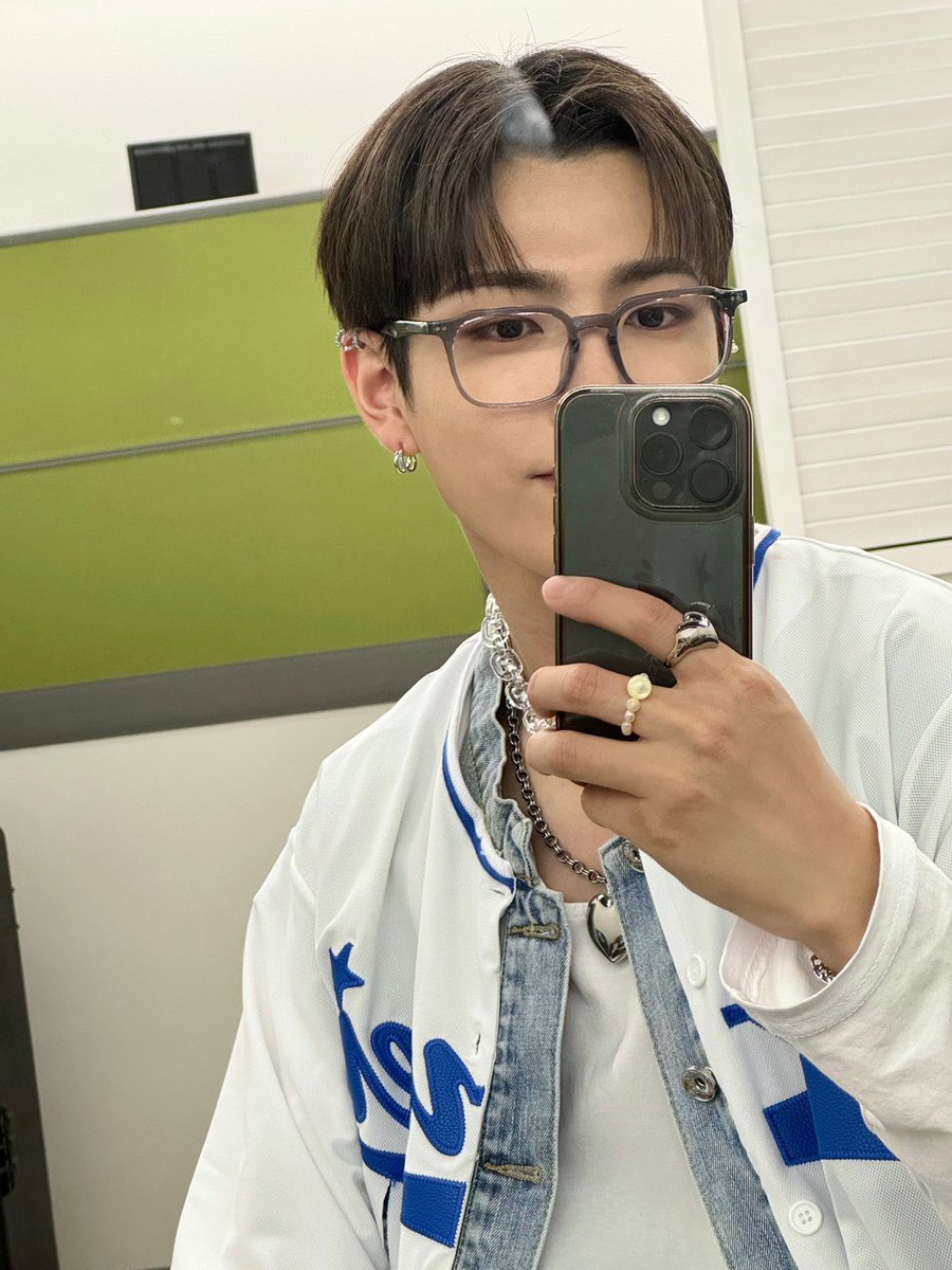 99ysmw's tweet photo. 질투 심한 남자
날 통제할 것 같은 남자
하지만 그 모든 게 용서되는 남자 https://t.co/cM9n0UwDcc