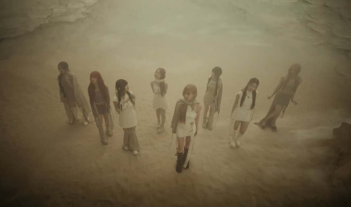 saikisawr's tweet photo. I'm just wondering... what happened to UNIS futuristic/dune concept before they debut? fnf missed ghe opportunity to create a lore for the girls music. they could've done 1 planet per comeback. they just wasted UNIVERSE IS STARTED/ U &amp; I STORY to JPOP inspired releases 😬 https://t.co/nSRkcQkeCD