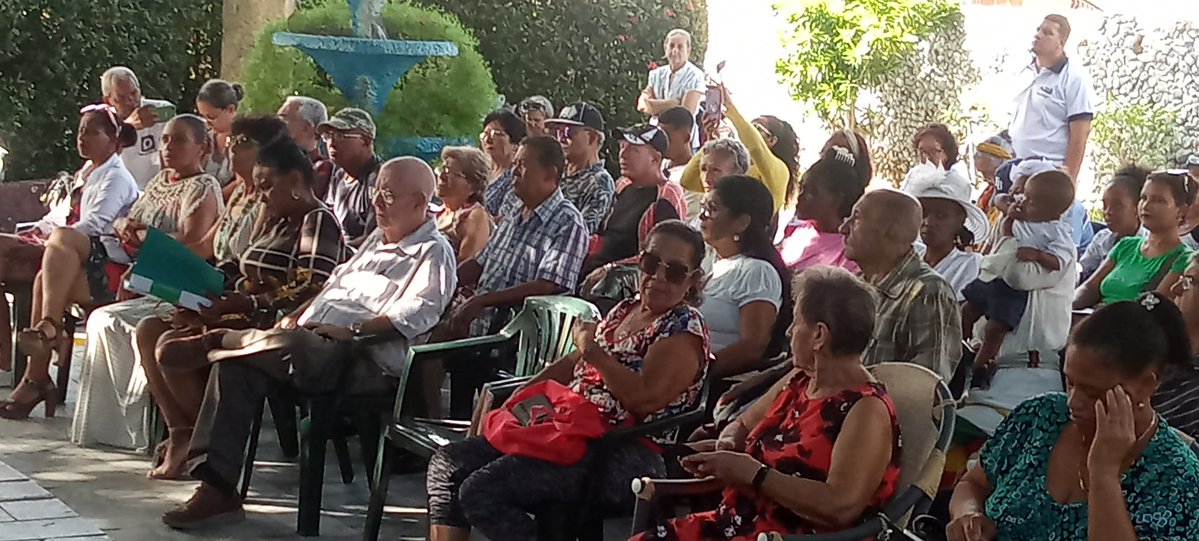 EducacionIJ's tweet photo. Hoy se celebra con mucho entusiasmo el aniversario 49 de las Escuelas Internacionalistas, privilegio de la Isla de la https://t.co/0VAOMayVjk rememoran las experiencias vividas por profesionales de la educación pinera.#ConFidelEnCadaEscuela.
@EducacionIJ .
@CubaMined . https://t.co/GyvzbwImMF