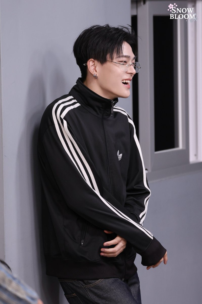 _snowbloom_'s tweet photo. 261009 스타라이크뮤직

#휘브 #whib #김준민 #KIMJUNMIN #キムジュンミン https://t.co/vAFqwaxRze