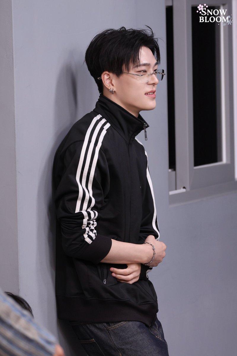 _snowbloom_'s tweet photo. 261009 스타라이크뮤직

#휘브 #whib #김준민 #KIMJUNMIN #キムジュンミン https://t.co/vAFqwaxRze