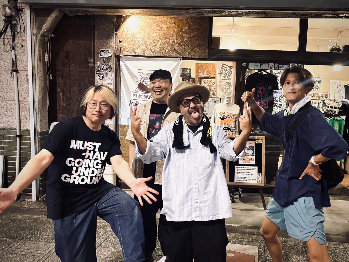 nakaza_nkz's tweet photo. 【3匹 熊谷の思ひ出】
①くるまやラーメンにてグルテン大解放
②味変激しめさとし
③モルタルおじとバンドマンおじの香ばしい背中
④3連チャンワンマンをタフに駆け抜けた3匹

ばいなら。 https://t.co/W0cZEUijSk