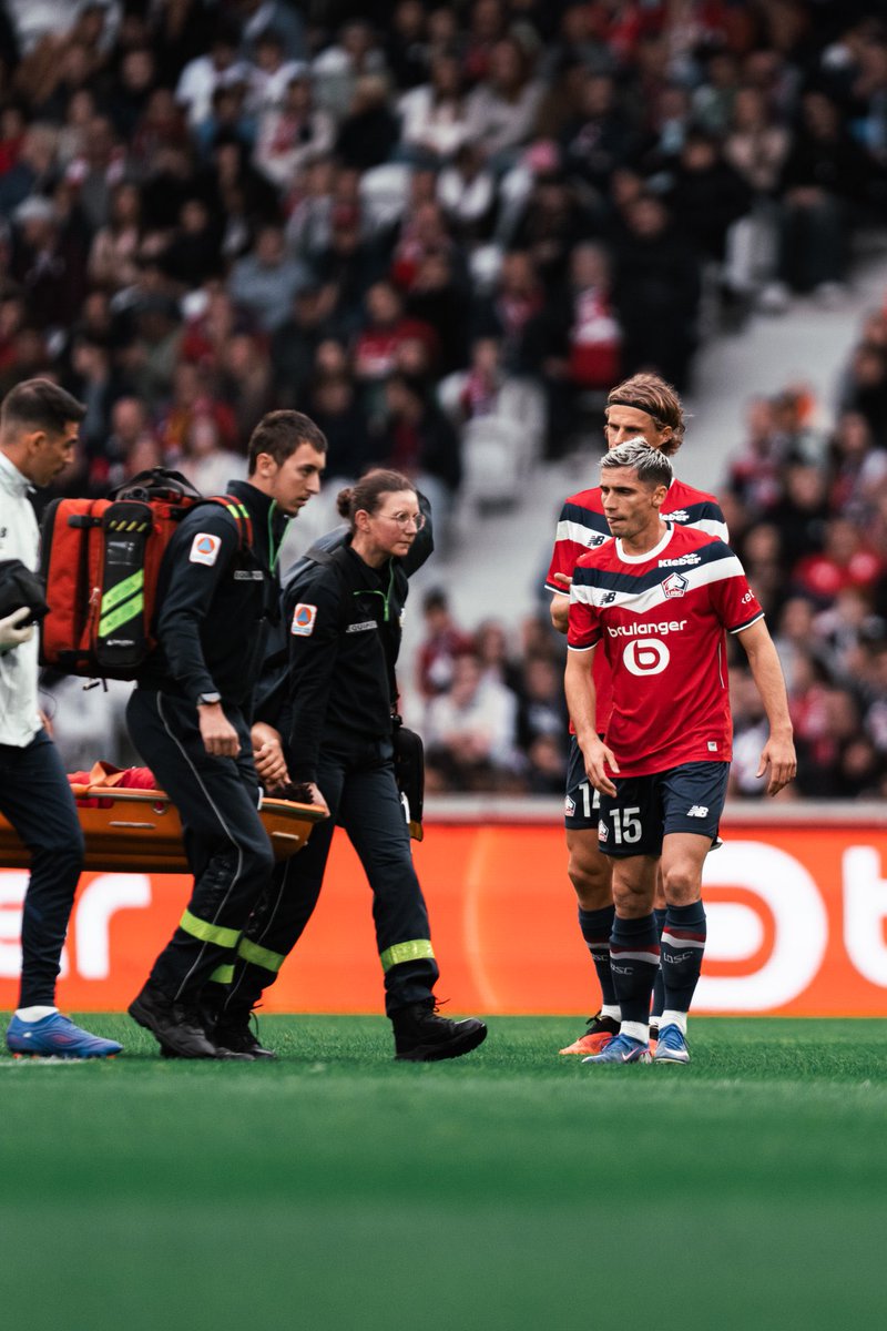 _BeFootball's tweet photo. 🚨🚨 OFFICIEL ! TIAGO SANTOS 🇵🇹 SOUFFRE D’UNE RUPTURE TOTALE DU LIGAMENT CROISÉ ANTÉRIEUR DU GENOU DROIT, AVEC LÉSION MÉNISCALE. 🤕

ABSENCE DE PLUSIEURS MOIS.

Il avait déjà été victime d’une grave blessure en 2024. 💔

📸 @losclive https://t.co/Zhwx2GQifL