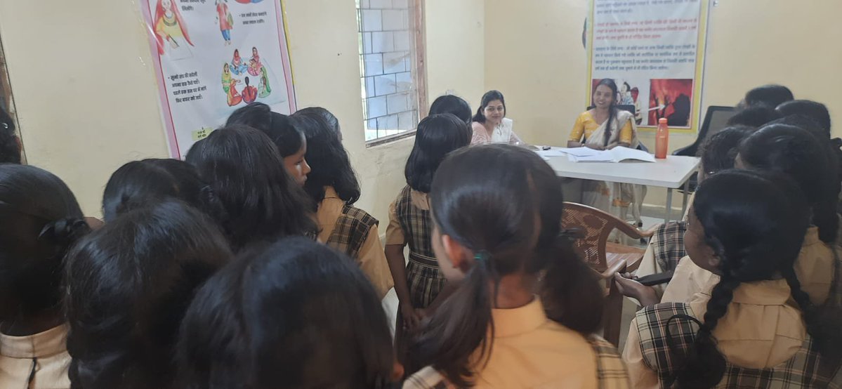 GPM_DIST_CG's tweet photo. इस पहल का उद्देश्य बालिकाओं को प्रशासनिक कार्यप्रणाली, शासकीय सेवाओं एवं जनहितकारी गतिविधियों से परिचित कराते हुए उनमें आत्मविश्वास और नेतृत्व क्षमता विकसित करना है।
#chhattisgarhcmo
#dprchhattisgarh
#GPM https://t.co/6aoOcTY3dn