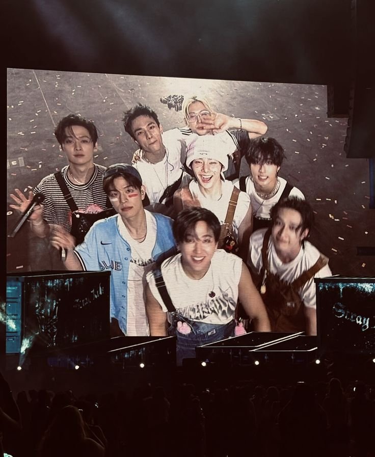 valuquitaa's tweet photo. 1 RT = 1 VOTE 
1 REPLY = 1 VOTE 

I VOTE #StrayKids for #2026MAMAVOTE https://t.co/Vpjfxgm7aL