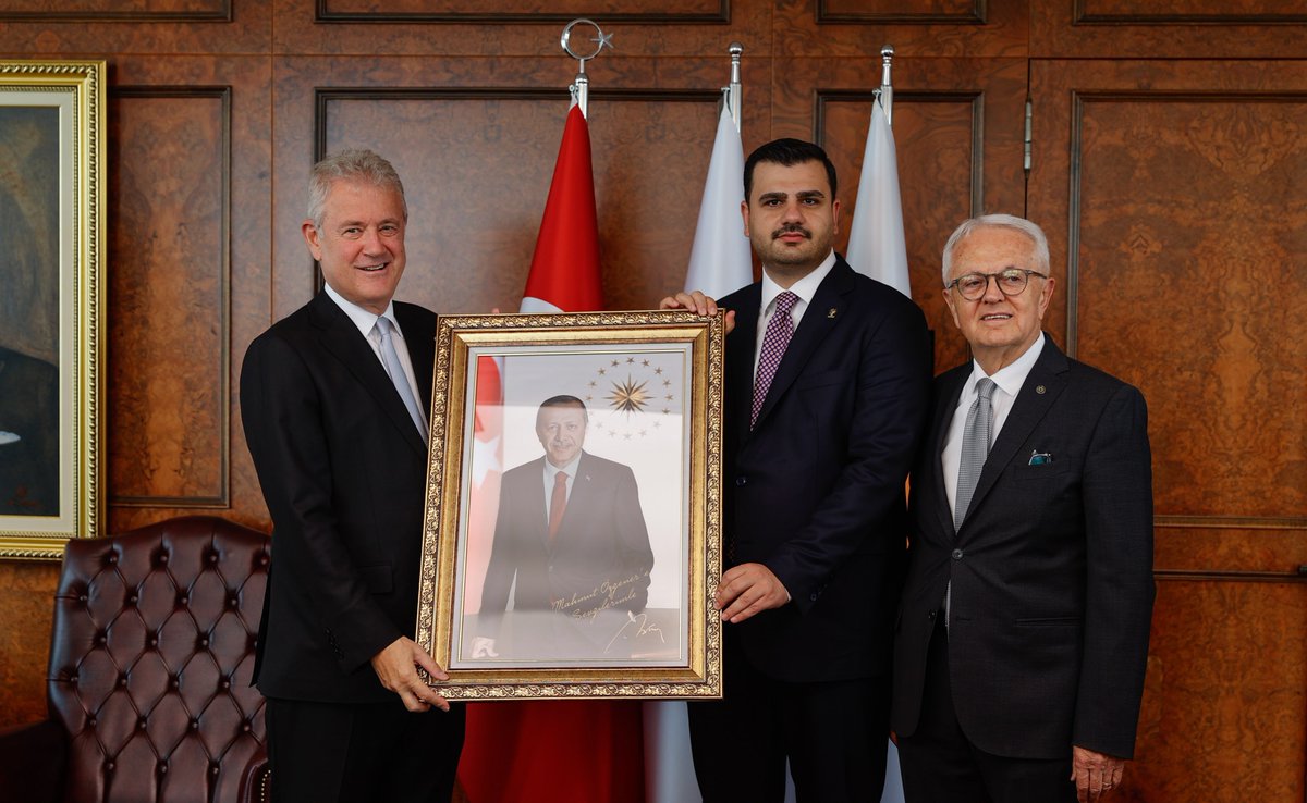eyupkadirinan's tweet photo. İzmir Ticaret Odası’nın gerçekleşen seçimlerinde üyelerin güçlü desteğiyle yeniden Yönetim Kurulu Başkanlığına seçilen Sayın Mahmut Özgener’i Milletvekillerimizle beraber ziyaret ettik.

İzmir’imizi ülkemizin geleceğine daha çok katkı sağlayan bir vizyona kavuşturma yolunda yeni dönemin hayırlara vesile olmasını temenni ediyor; tüm yönetim kuruluna çalışmalarında başarılar diliyorum. @iztokurumsal