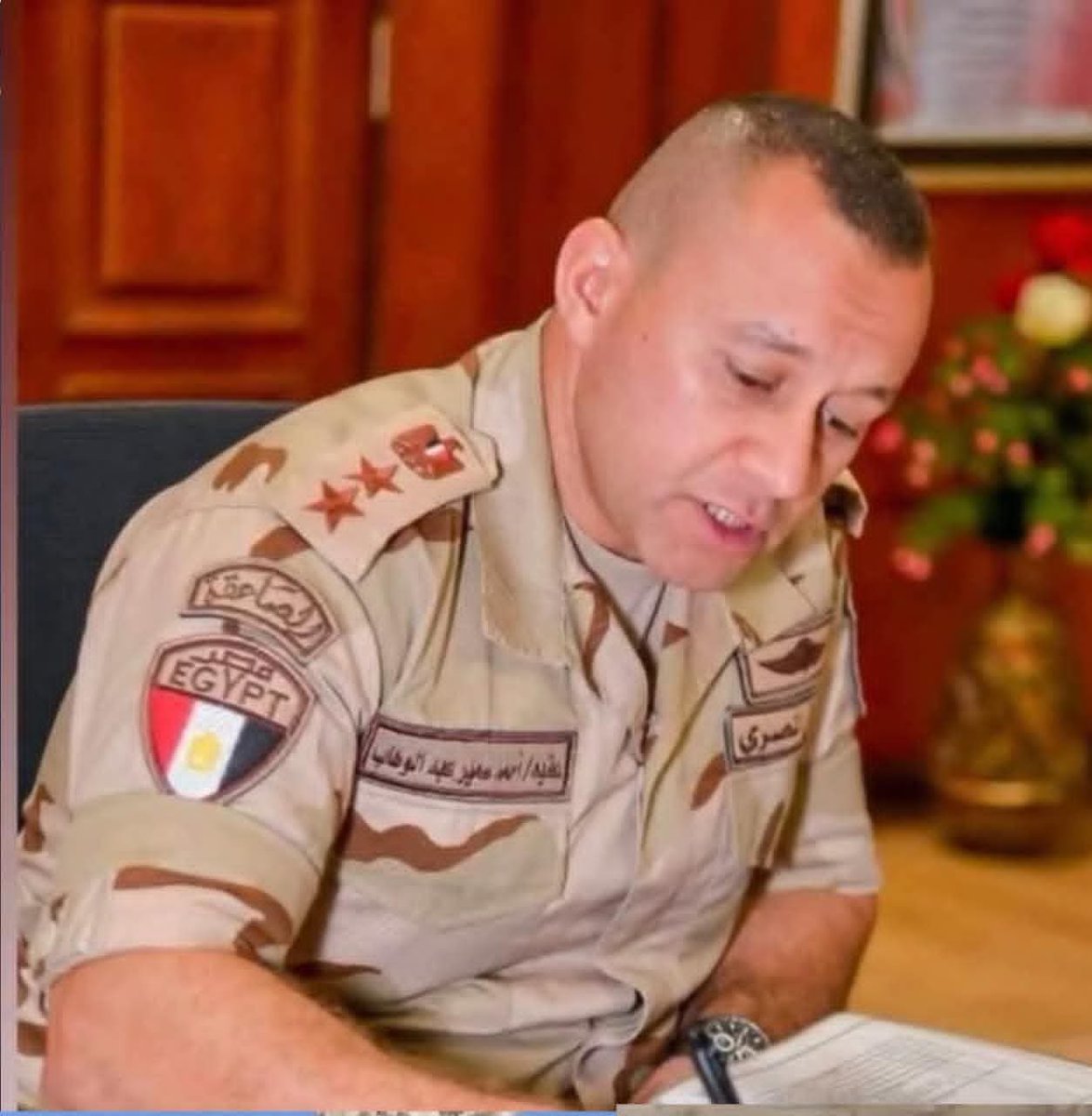 TamerBadawy8's tweet photo. لما يستشهد من عندنا العقيد " احمد سمير عبد الوهاب والمقدم أحمد عادل 
من كام شهر ع الحدود الجنوبيه للبلاد ف مواجهه م مليشيات الدعم السريع المتورطه ف تهريب الذهب والتي يتزعمها الارهابي حميدتي يبقي من حقنا نرد 
رحم الله شهداء الجيش المصري 🇪🇬 https://t.co/C3toSLOYIJ