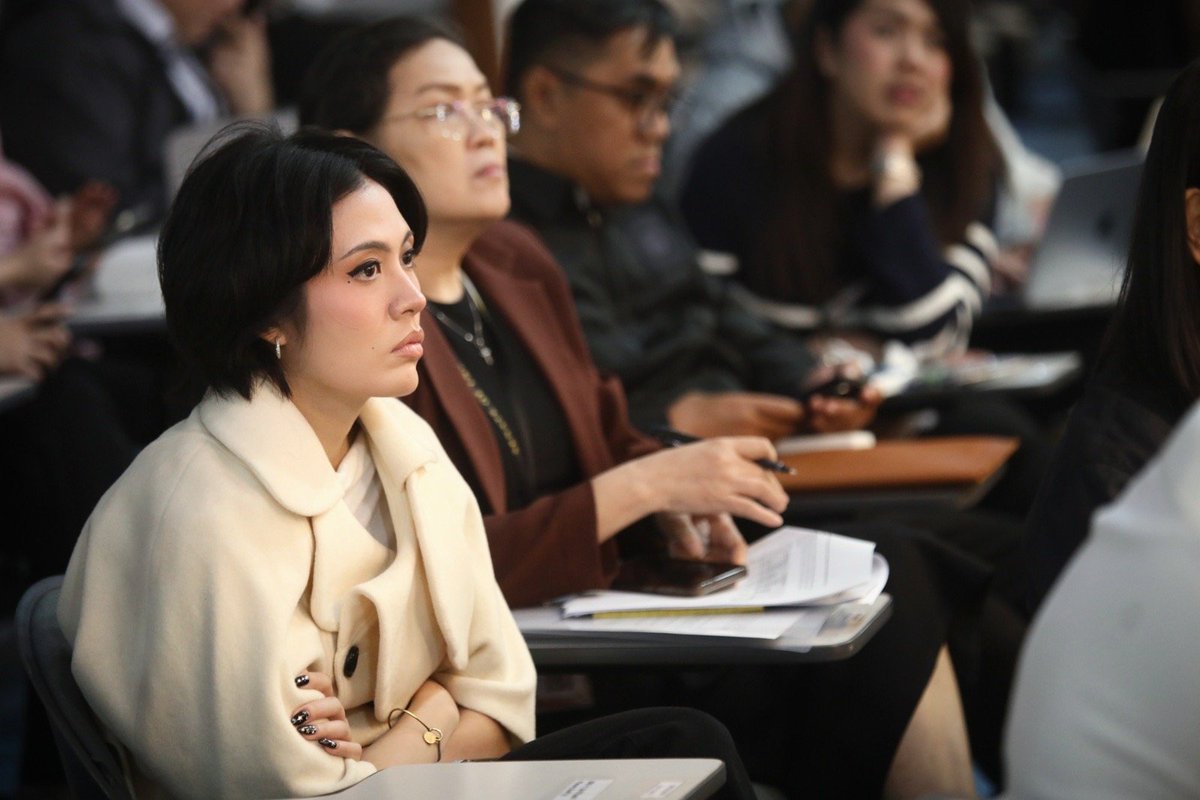 blcb's tweet photo. Sharon Cuneta at  anak na si Frankie nasa senate gallery at nanoon ng impeachment trial @dwiz882 https://t.co/LkYTjwhdNy