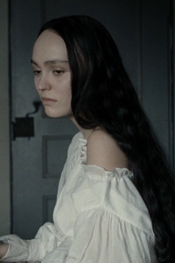 deareviegora's tweet photo. nothing hits harder than a beautiful woman with super long hair in a gothic movie. literally the cherry on top https://t.co/yGY7JliUNk