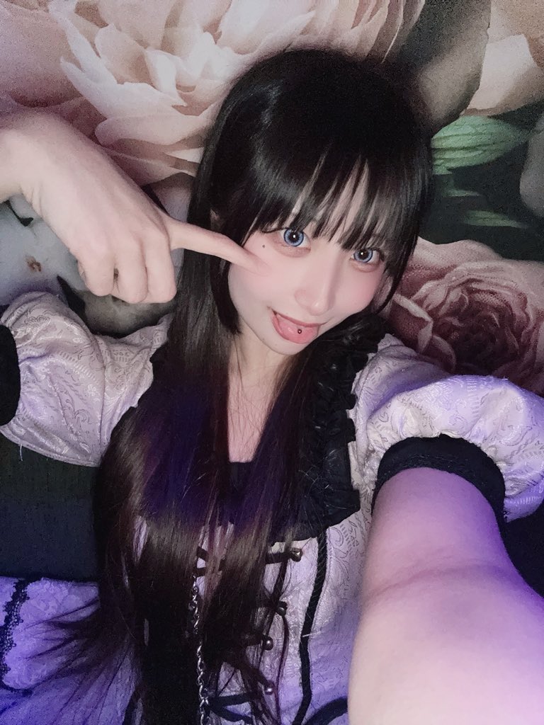 mauve_tenshi's tweet photo. いるよ！待ってるのに！なんで来てくれないの！君を待ってるのよ！

 #ご入館 https://t.co/YYJdK3W5BZ