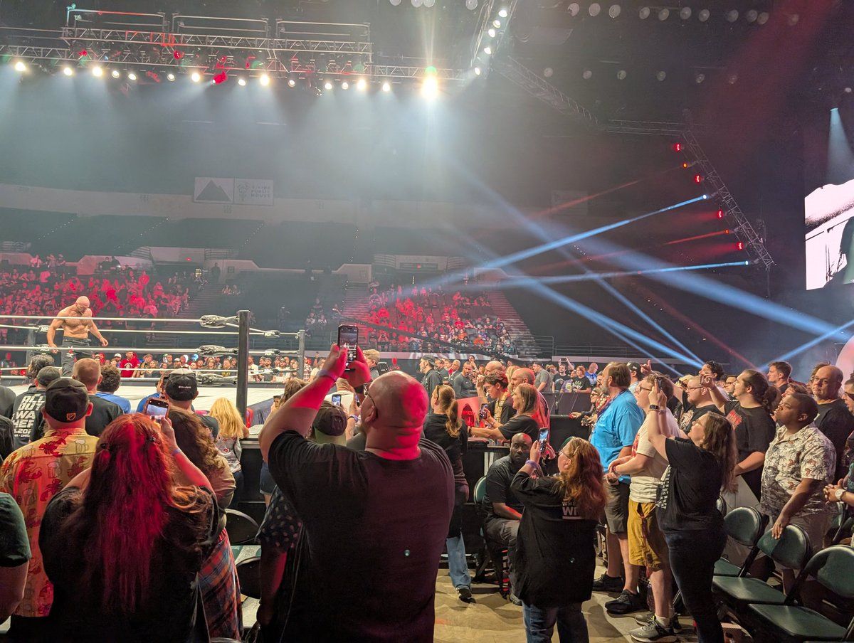 AEWTicketMap's tweet photo. Dynamite in Cleveland update, 2.5k crossed
They are currently set-up for 3k
They run Cleveland, OH in 2 days time

Last time, they had 2.7k with two days to go
https://t.co/a1F1bdc3ui https://t.co/qBthY8qy2K