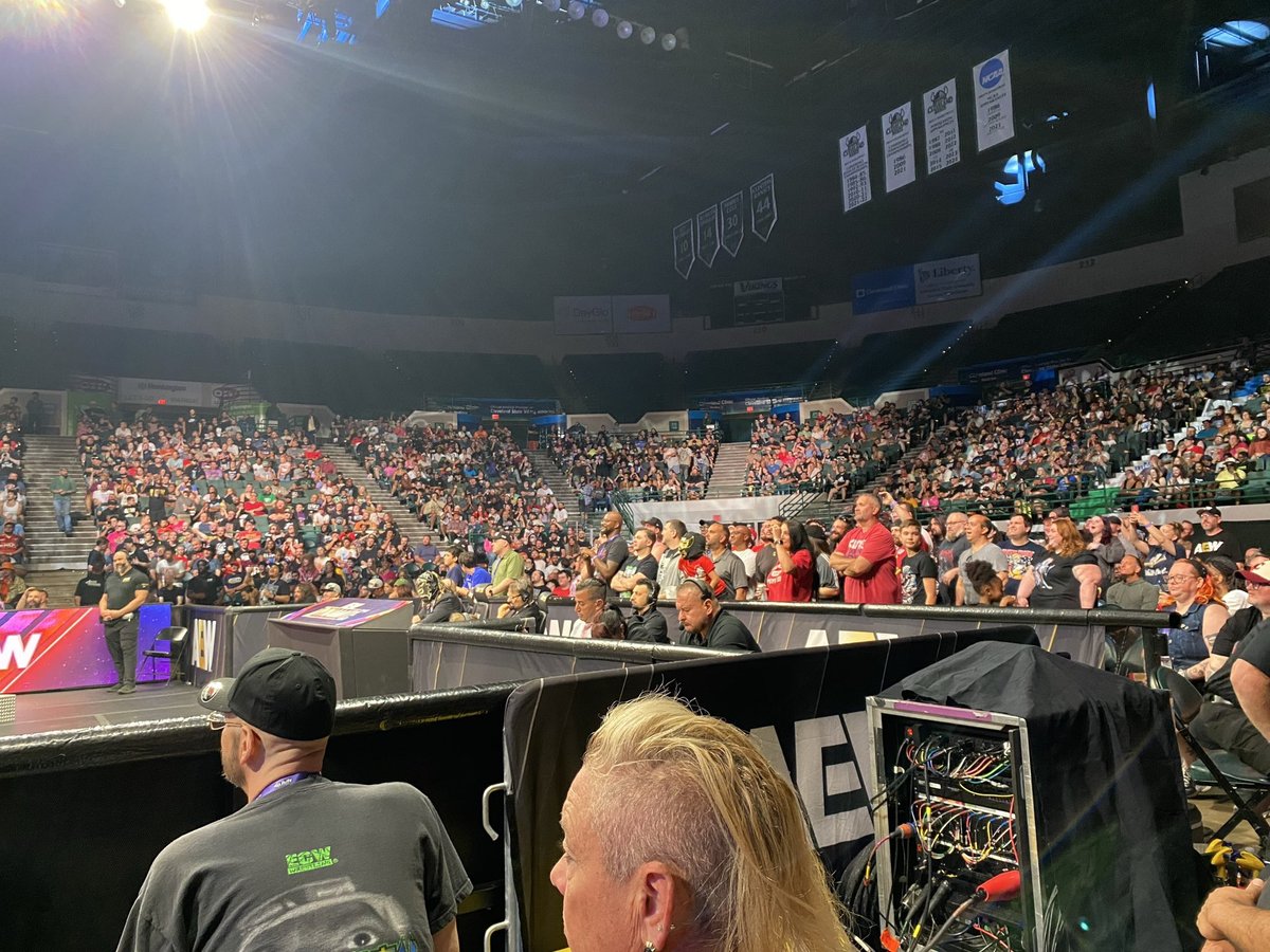 AEWTicketMap's tweet photo. Dynamite in Cleveland update, 2.5k crossed
They are currently set-up for 3k
They run Cleveland, OH in 2 days time

Last time, they had 2.7k with two days to go
https://t.co/a1F1bdc3ui https://t.co/qBthY8qy2K