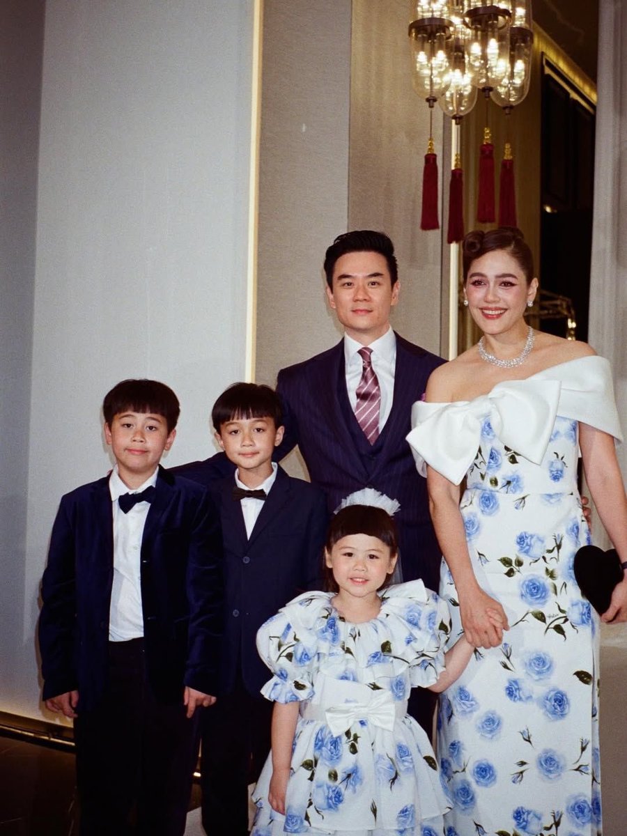 Plumeria_026's tweet photo. คนนั่นลูกพระยานาหมื่นคนนี้ลูกพญาหมื่นล้านจ้า #SAVEพายุ #แม่ชม #พายุ https://t.co/BLSPthJpd0