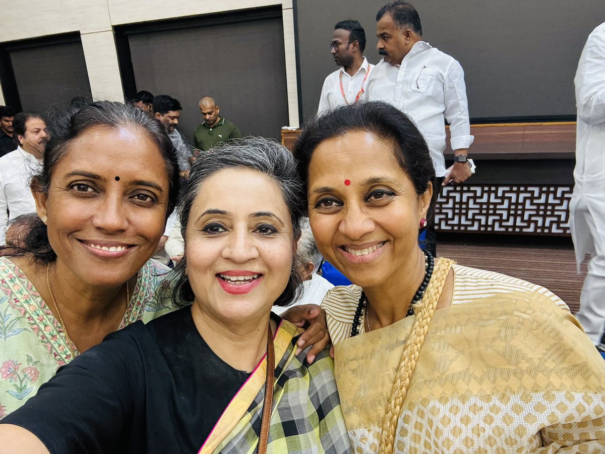 sagarikaghose's tweet photo. Ladies on the front foot! With the super inspirational @supriya_sule and @jothims https://t.co/ZqRck4Hirp