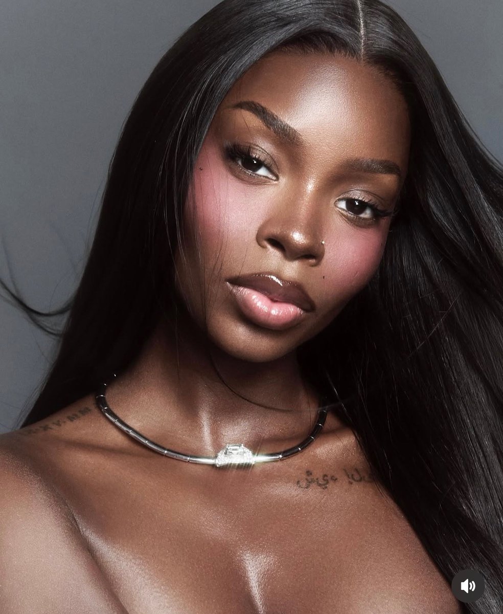 Mikaylashanae's tweet photo. Olandria ate down in that shoot for the Cut omg https://t.co/tyoB3IOlmV