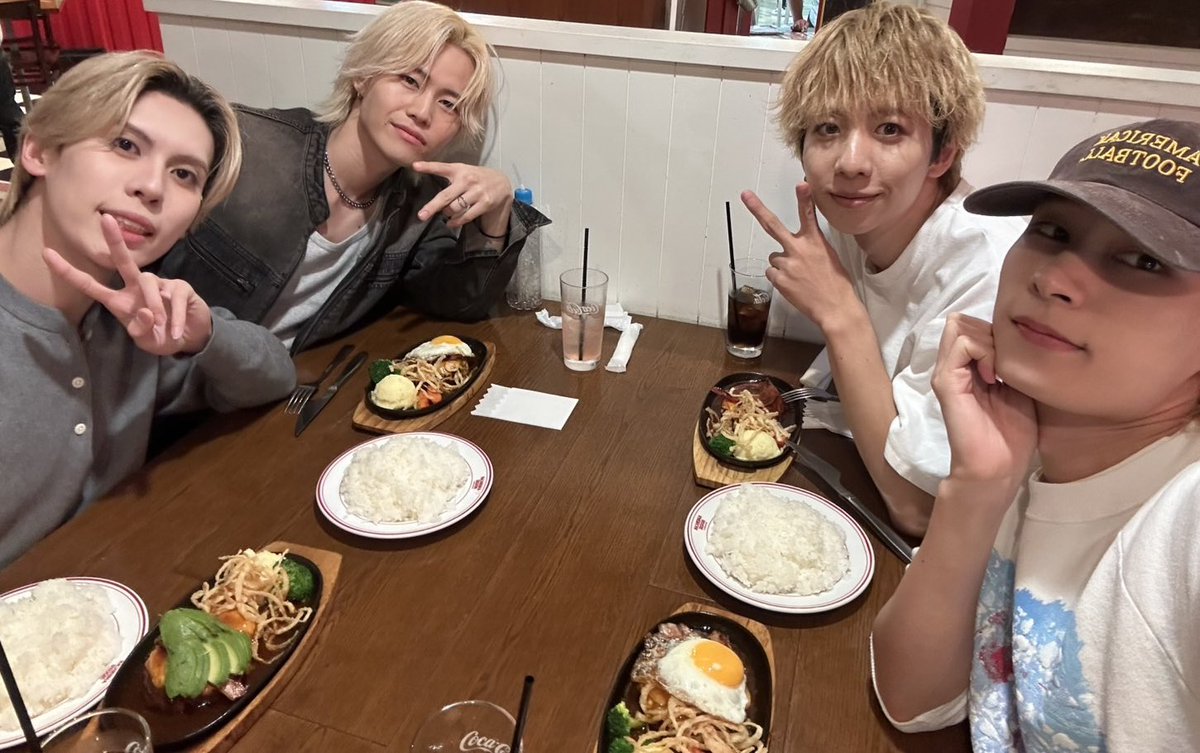 X8EE_KOHEI's tweet photo. ゆうやさんでの動画でも言っていただいたのですが、そうです、実はご飯連れて行っていただきました☺️

お肉いっぱいで幸せでした、、ありがとうございます☺️
またご飯ご一緒させてください！！ https://t.co/CbmmU1Y7Ul