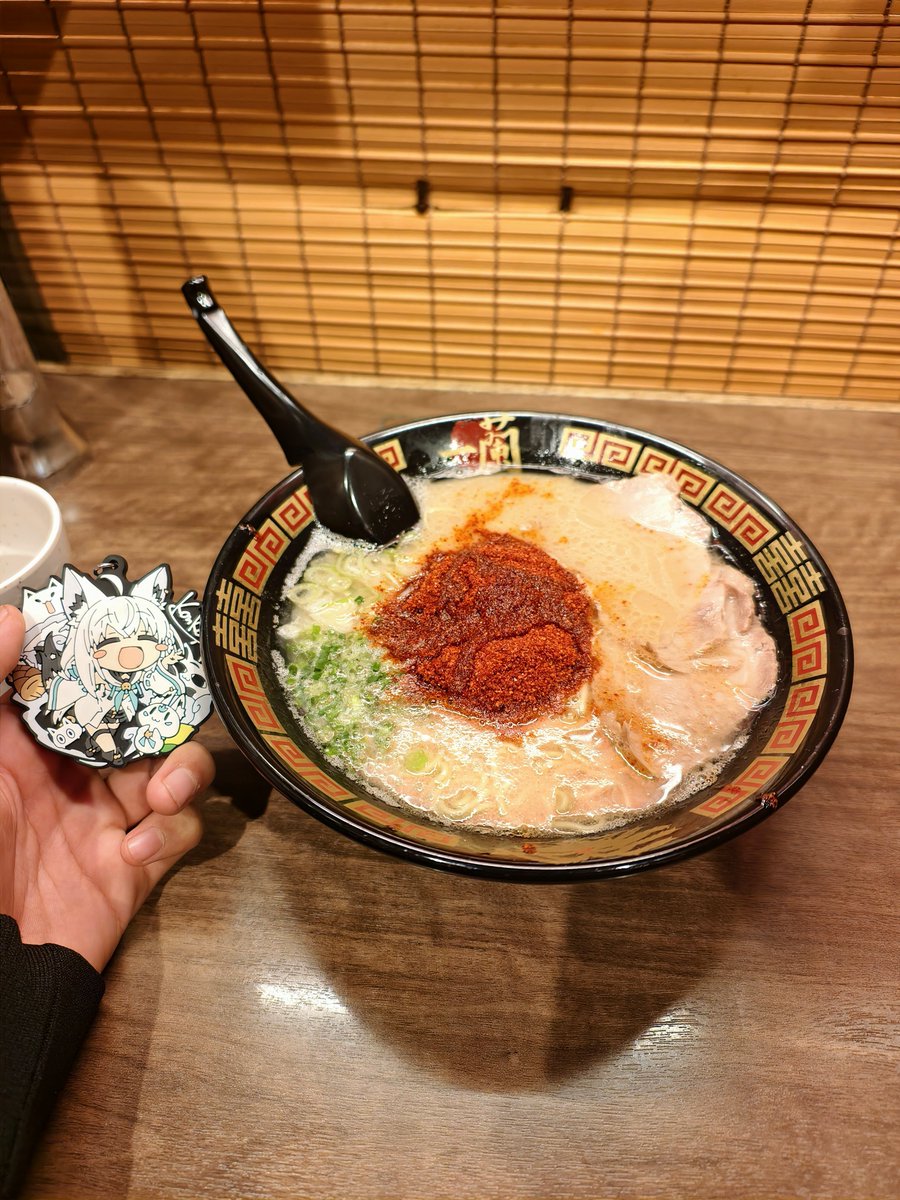 pgatjdwm1's tweet photo. 折角名古屋に寄ったので一蘭食べてきました！！
辛さ20倍めちゃめちゃ美味しかったです(お腹は痛めたけれど)
 #すこん部 https://t.co/uq7RYegRTF