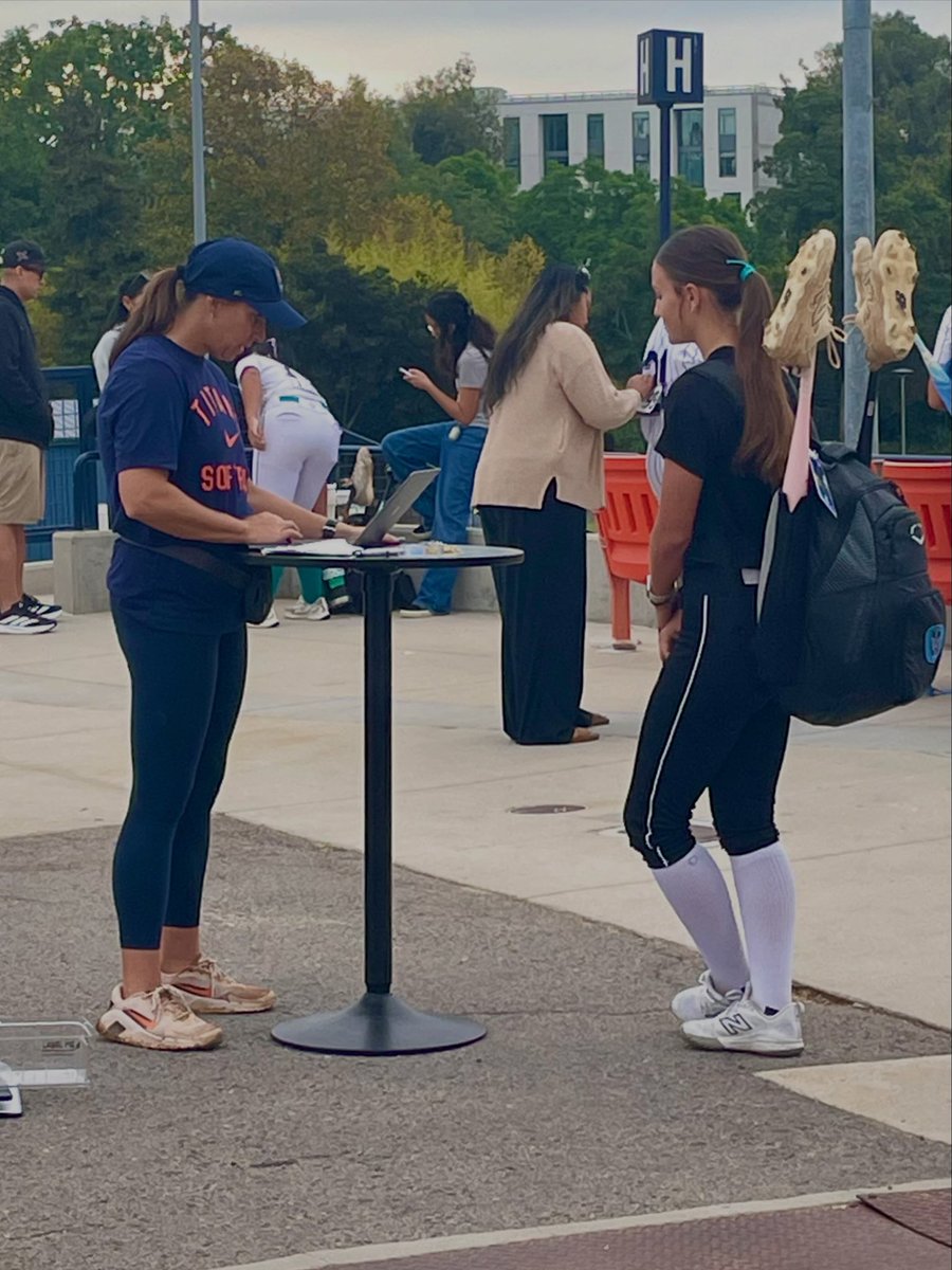 SydneyGurn3a's tweet photo. so grateful for the opportunity to learn and get better at the @Fullerton_SB camp! always looking for ways to grow my game. https://t.co/egXEUeP19w