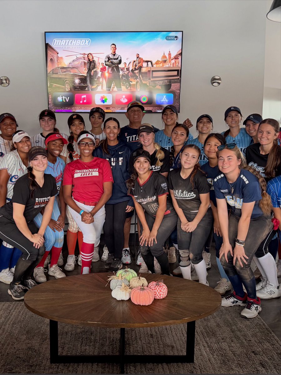SydneyGurn3a's tweet photo. so grateful for the opportunity to learn and get better at the @Fullerton_SB camp! always looking for ways to grow my game. https://t.co/egXEUeP19w