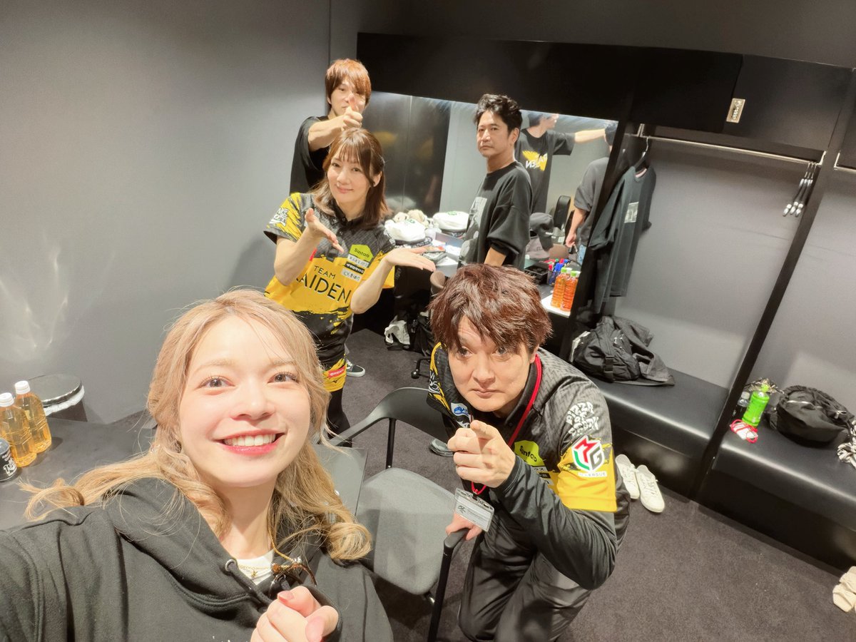 ha_k3's tweet photo. 10/12(月) Mリーグ

第１試合トップは、
チーム雷電⚡️💛
瀬戸熊直樹選手！

アガリ３回、放銃０回で守り抜いたトップ！好調な瀬戸熊選手はこれで今季４トップ目！色々な先輩に憧れて、、とインタビューも楽しませてくれました！！

第２試合トップは、
KONAMI麻雀格闘倶楽部🐉❤️‍🔥
佐々木寿人選手！

今日は格闘倶楽部にとって特別な１日。
そんな日の魔王の連闘は2着1着！
親番で七対子ドラドラのリーチ。
ラス牌9pツモの6000オールは前原総帥を彷彿とさせるアガリでした！

おふたりともトップおめでとうございます！
Mリーグはまた明日！

わたしは今週木曜日リポーターです🎤
明日も楽しみましょう！
#Mリーグ 

このあとはその研ちゃんねるにおじゃましまーす！！！