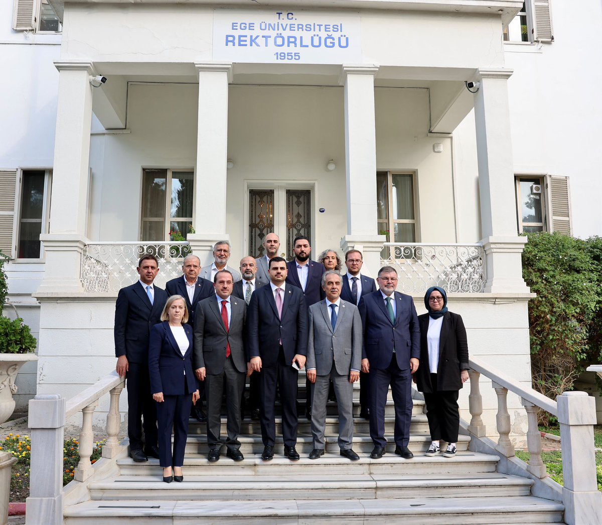 mehmeticelli35's tweet photo. Genel Sekreterimiz ve İzmir Milletvekilimiz Eyyüp Kadir İnan, İl Başkanımız Sn. Bilal Saygılı ve İzmir Milletvekilimiz Sn. Yaşar Kırkpınar ile birlikte Ege Üniversitesi Rektörümüz Prof. Dr. Musa Alcı’yı makamında ziyaret ettik. https://t.co/mVaSc4409g
