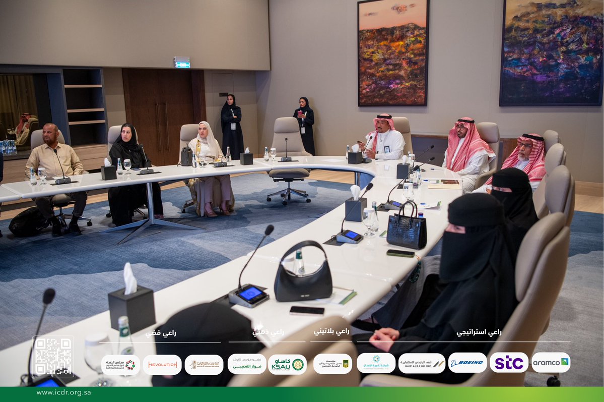 kscdr's tweet photo. كيف يمكن الكشف عن بعض الاضطرابات الوراثية قبل ظهور أعراضها؟

تتيح تقنيات تسلسل الجينوم الكشف عن تغيّرات جينية مرتبطة ببعض هذه الاضطرابات لدى حديثي الولادة، بما قد يساعد على التشخيص المبكر وبدء العلاج أو المتابعة في الوقت المناسب.

وضمن جلسات #المؤتمر_الدولي_السابع_للإعاقة_والتأهيل، يستعرض أ. د. ماجد الفضل، نائب الرئيس التنفيذي لمركز الملك عبدالله العالمي للأبحاث الطبية «كيمارك»، نتائج الدراسة التجريبية لمشروع «سعودي بيبي سيك»، التي شملت تسلسل الجينوم الشامل لـ1,070 مولودًا من حديثي الولادة الأصحاء، ويناقش إمكاناتها في دعم الكشف المبكر وتحديد التدخل الطبي المناسب.