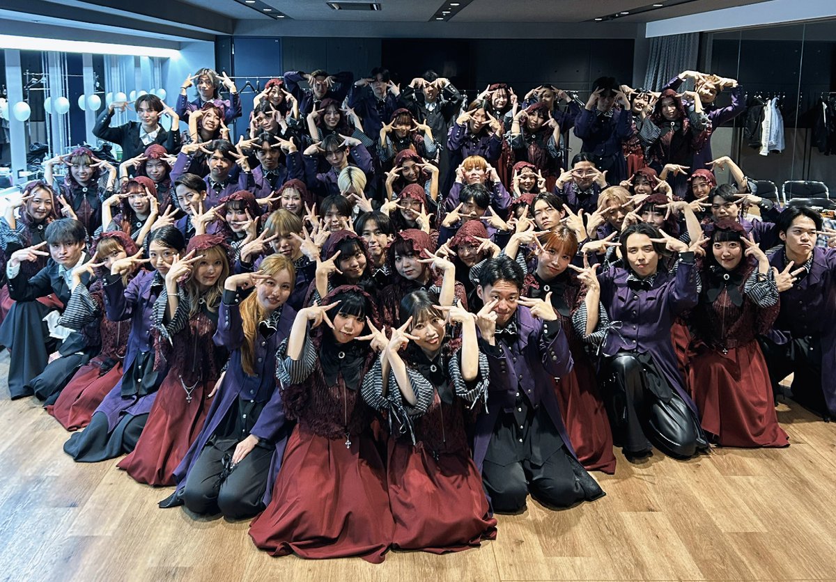 melomelochin's tweet photo. #葛葉ワンマンライブ

振付とステージングを担当しました！
数多のスパルタ教育を乗り越えた葛・・・いやラグーザ様・・・いや葛葉さんのパフォーマンスを先生はただ手放しで褒め称えてあげたいです！

そして今回振付の協力で盟友の堀さん（@Gashak1nGT ）が参加してくれました！
そして魔界の住人として６０名のダンサーに登場してもらいました！
全員で創り上げた空間でした。

本当にありがとうございました！！！