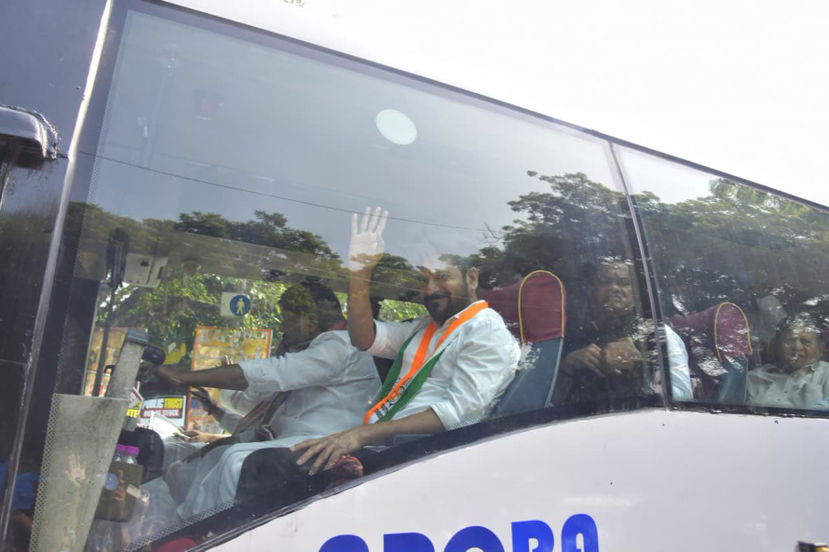 revanth_anumula's tweet photo. ప్రజాస్వామ్య పరిరక్షణ కోసం ఒక్కటైన ప్రజాగళం!

#chalodilli #RahulGandhi https://t.co/MQlyqiqS8Q