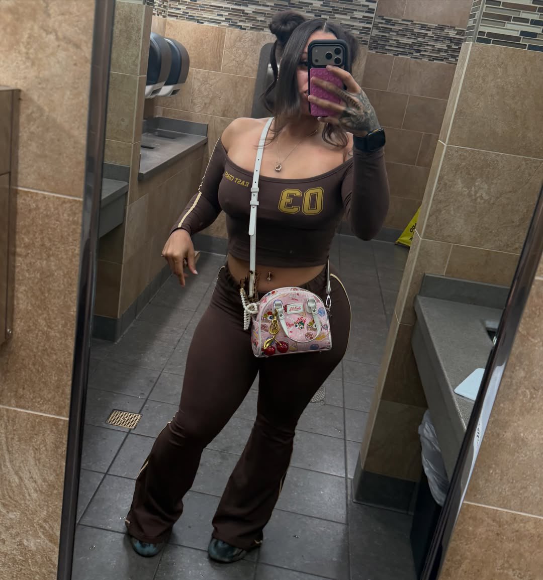 ebony_mariaaa's tweet photo. The crazy things a pretty bih would make you do🖤 https://t.co/rhwbxvCgaM