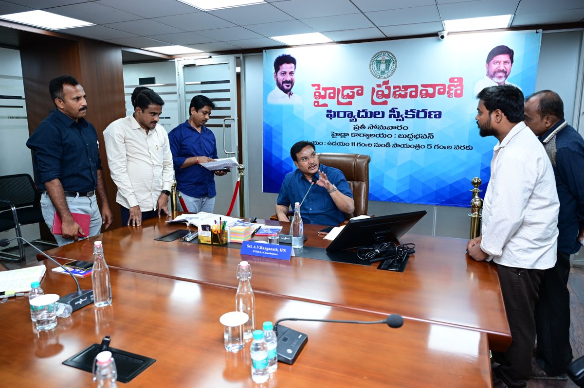 Comm_HYDRAA's tweet photo. -హైకోర్టు స‌ర్వే ఆర్డ‌ర్లున్నా ఆగ‌ని నిర్మాణాలు
-క‌ట్ట‌డాలు ఆపాలంటూ హైడ్రాకు విన్న‌పాలు
-హైడ్రా ప్ర‌జావానికి 56 ఫిర్యాదులు

🔶రంగారెడ్డి జిల్లా అబ్దుల్లాపూర్ మెట్ మండ‌లం ఇంజాపూర్ విలేజ్ స‌ర్వే నంబ‌రు 126లో  74.16 ఎక‌రాల‌ప్ర‌భుత్వ భూమి  ఉంది.ఈ భూమిని కాపాడాలంటూ రెవెన్యూ అధికారుల‌కు లేఖ‌లు రాయ‌డ‌మే కాదు.. హైకోర్టుకు కూడా అక్క‌డి స్థానికులు ఆశ్ర‌యించారు. మొత్తం స‌ర్వే చేసి ఆ భూమి వివ‌రాలు తెల‌పాల‌ని రెవెన్యూ అధికారుల‌ను హైకోర్టు ఆదేశించింది. స‌ర్వే జ‌ర‌గ‌దు.. నిర్మాణాలు ఆగ‌వు అనేట్టు అక్క‌డ క‌బ్జాలు జ‌రుగుతున్నాయ‌ని స్థానికులు హైడ్రా ప్ర‌జావాణిలో వాపోయారు. పెద్ద గోదాములు నిర్మించి భూమిని త‌మ ఆధీనంలోకి క‌బ్జాదారులు తీసుకుంటున్నార‌ని ఫిర్యాదులో పేర్కొన్నారు. హైకోర్టు ఆర్డ‌ర్ ప్ర‌కారం స‌ర్వే చేసి.. ప్ర‌భుత్వ భూమిని కాపాడాలంటూ హైడ్రా ప్ర‌జావాణిలో ఫిర్యాదు చేశారు.  తుర్క‌యాంజ‌ల్ తొర్రూరు డివిజ‌న్ ఇంజాపూర్ విలేజ్‌లోని పార్కుకోసం కేటాయించిన 1200ల గ‌జాల స్థ‌లాన్ని ప్లాట్లుగా చేసి విక్ర‌యించేస్తున్నార‌ని అక్క‌డి స్థానికులు పిర్యాదు చేశారు. రంగారెడ్డి జిల్లా అబ్దుల్లాపూర్ మెట్ మండ‌లం కుంట్లూరులోని జ‌య‌ప్ర‌కాష్‌న‌గ‌ర్ మంజీరా కాల‌నీలో కూడా 577 గ‌జాల పార్కును క‌బ్జా చేశార‌ని ఫిర్యాదులో పేర్కొన్నారు. ఇలా సోమ‌వారం హైడ్రా ప్ర‌జావాణికి మొత్తం 56 ఫిర్యాదులందాయి. వీటిని హైడ్రా క‌మిష‌న‌ర్ శ్రీ ఏవీ రంగ‌నాథ్ గారు ప‌రిశీలించి.. వెనువెంట‌నే ప‌రిష్క‌రించాల‌ని హైడ్రా అధికారుల‌ను ఆదేశించారు.  

-ఫిర్యాదులు ఇలా..

🔶కూక‌ట్‌ప‌ల్లి న‌ల్ల చెరువును హైడ్రా ఎంతో బాగా అభివృద్ధి చేసింది. 5 మీట‌ర్ల మేర పేరుకుపోయిన పూడిక వ‌ల్ల గ‌తంలో ఈ చెరువులోని నీరు భూమిలోకి ఇంకే ప‌రిస్థితి ఉండేది కాద‌ని.. హైడ్రా అభివృద్ధి చేసిన త‌ర్వాత ప‌రిస‌రాల్లో భూగ‌ర్భ జ‌లాలు పెరిగాయ‌ని స్థానికులు ప్ర‌జావాణిలో చెప్పారు. అయితే ఆ ఫ‌లాలు స్థానిక నివాసితుల‌కు ద‌క్క‌నీయ‌డంలేద‌ని.. బోర్ల‌తో తోడేసి నీటి వ్యాపారులు చేస్తున్నార‌ని హైడ్రా ప్ర‌జావాణిలో ఫిర్యాదు చేశారు. చెరువు ప‌రిస‌రాల్లో బోర్లు వేసి నీటిని పెద్ద‌మొత్తంలో తోడి వాణిజ్య అవ‌స‌రాల‌కు అమ్మేసుకుంటున్నార‌ని స్థానికులు ఫొటోలు, వీడియోల‌తో స‌హా  ఫిర్యాదు చేశారు. 

🔶హ‌య‌త్‌న‌గ‌ర్ మండ‌లం.. నాగోలు నుంచి కుంట్లూరు వెళ్లే దారిలో నాలాతో పాటు..  ఆ ప‌క్క‌నే ఉన్న 300ల గ‌జాల ప్ర‌భుత్వ భూమిని ఆక్ర‌మించి నిర్మాణాలు చేప‌డుతున్నార‌ని.. వెంట‌నే ప‌రిశీలించి చ‌ర్య‌లు తీసుకోవాల‌ని అక్క‌డి నివాసితులు హైడ్రా ప్రజావాణిలో ఫిర్యాదు చేశారు. నాలాను ఆక్ర‌మించి ఇటీవ‌ల‌నే నిర్మించిన రెండు గ‌దుల‌ను తొల‌గించి వ‌ర‌ద ప్ర‌వాహానికి ఆటంకం లేకుండా చూడాల‌ని కోరారు. హ‌య‌త్‌న‌గ‌ర్ మండ‌లం సాహేబ్‌న‌గ‌ర్ క‌ళాన్ విలేజ్‌లోని 7.34 ఎక‌రాల ప్ర‌భుత్వ భూమి క‌బ్జాకు గురౌతోంద‌ని ఫిర్యాదు చేశారు. 

🔶మేడ్చ‌ల్ - మ‌ల్కాజిగిరి జిల్లా శామీర్‌పేట మండ‌లం దేవ‌ర‌యాంజ‌ల్ విలేజ్‌లోని కోమ‌టికుంట ఫుల్ ట్యాంక్ ప‌రిధిలో నిర్మాణాలు చేప‌డుతున్నార‌ని గ్రామ‌స్థులు ఫిర్యాదు చేశారు. అ ప‌క్క‌నే ఉన్న స‌ర్వే నంబ‌రు 63లో ప్ర‌భుత్వ భూమితో పాటు.. ఎండోమెంట్ ల్యాండ్ ఉంద‌ని అందులో జ‌రుగుతున్న నిర్మాణాల‌ను ఆపాల‌ని కోరారు. అలాగే గండిమైస‌మ్మ దుండిగ‌ల్ మండ‌లం బ‌హుదూర్‌ప‌ల్లి విలేజ్ స‌ర్వే నంబ‌రు 131/1ల‌ఓ 20 గుంట‌ల ప్ర‌భుత్వ భూమి క‌బ్జాకు గురౌతోంద‌ని ప్ర‌జావాణి ఫిర్యాదులో పేర్కొన్నారు. 

🔶మేడ్చ‌ల్ - మ‌ల్కాజిగిరి జిల్లా కౌకూరు - యాప్రాల్ చెరువున‌లు క‌లిపే వ‌ర‌ద కాలువ క‌బ్జాల‌కు గురౌతోంద‌ని.. అక్క‌డ వెంచ‌ర్లు వేసిన‌వ‌వారు క‌బ్జాల‌కు పాల్ప‌డుతున్నార‌ని.. దీంతో వ‌ర‌ద ప్ర‌వాహానికి ఆటంకాలు ఏర్ప‌డుతున్నాయ‌ని వెన్‌రాగ్ ఎన్‌క్లేవ్ రెసిడెంట్స్ వెల్ఫేర్ అసోసియేష‌న్ ఫిర్యాదు చేసింది. ఇదే ప్రాంతంలోని వంజ‌ర‌బ‌స్తీలోని ర‌హ‌దారి క‌బ్జాకు గురౌతోంద‌ని.. ఫిర్యాదు అందింది. ఆర్‌.కె.పురం చెరువును మినీ ట్యాంక్‌బండ్‌గా పేర్కొంటార‌ని.. ఆ చెరువు క‌బ్జాల‌కు గురౌతోంద‌ని స్థానికులు ఫిర్యాదు చేశారు. చెరువు ఎఫ్‌టీఎల్ ప‌రిధిలో పిగ్‌ శ్లాట‌ర్‌హౌస్‌ నిర్మించి వ్య‌ర్థాల‌ను చెరువులోకి వ‌దులుతున్నార‌ని.. ఇలా దాదాపు 2 ఎక‌రాల వ‌ర‌కూ క‌బ్జా చేశారంటూ అక్క‌డి స్థానికులు ఫిర్యాదులో పేర్కొన్నారు. 

🔶క‌వాడిగూడ గాంధీన‌గ‌ర్‌లోని ఘంట‌సాల ప్లే గ్రౌండ్ దాదాపు ఎక‌రం వ‌ర‌కూ ఉంటుంది. ఇక్క‌డ అధికారికంగా ప్లే ఏరియాగా నిర్ణ‌యించారు. ఇదే ప్లేగ్రౌండ్‌లో ష‌టిల్ బ్యాడ్మింట‌న్ ఇండోర్ స్టేడియం కూడా ఉంది. బ‌య‌ట వాలిబాల్ కోర్టులున్నాయి. ఇక్క‌డి నుంచి జాతీయ స్థాయి క్రీడాకారులు అనేక‌మంది త‌యార‌య్యారు. ఇలాంటి స్టేడియాన్ని కూర‌గాయ‌ల మార్కెట్ చేసేశార‌ని స్థానికులు హైడ్రా ప్ర‌జావాణిలో ఫిర్యాదు చేశారు. వారాంత‌పు సంత‌లు ఇక్క‌డ పెట్టి క్రీడ‌ల‌కు ఆస్కారం లేకుండా చేస్తున్నార‌ని పేర్కొన్నారు. ఈ క్రీడాప్రాంగ‌ణాన్ని కాపాడాల‌ని హైడ్రా ప్ర‌జావాణిలో స్థానికులు కోరారు.

#HYDRAA #Prajavani #GovernmentLands #LandEncroachment #LakeProtection