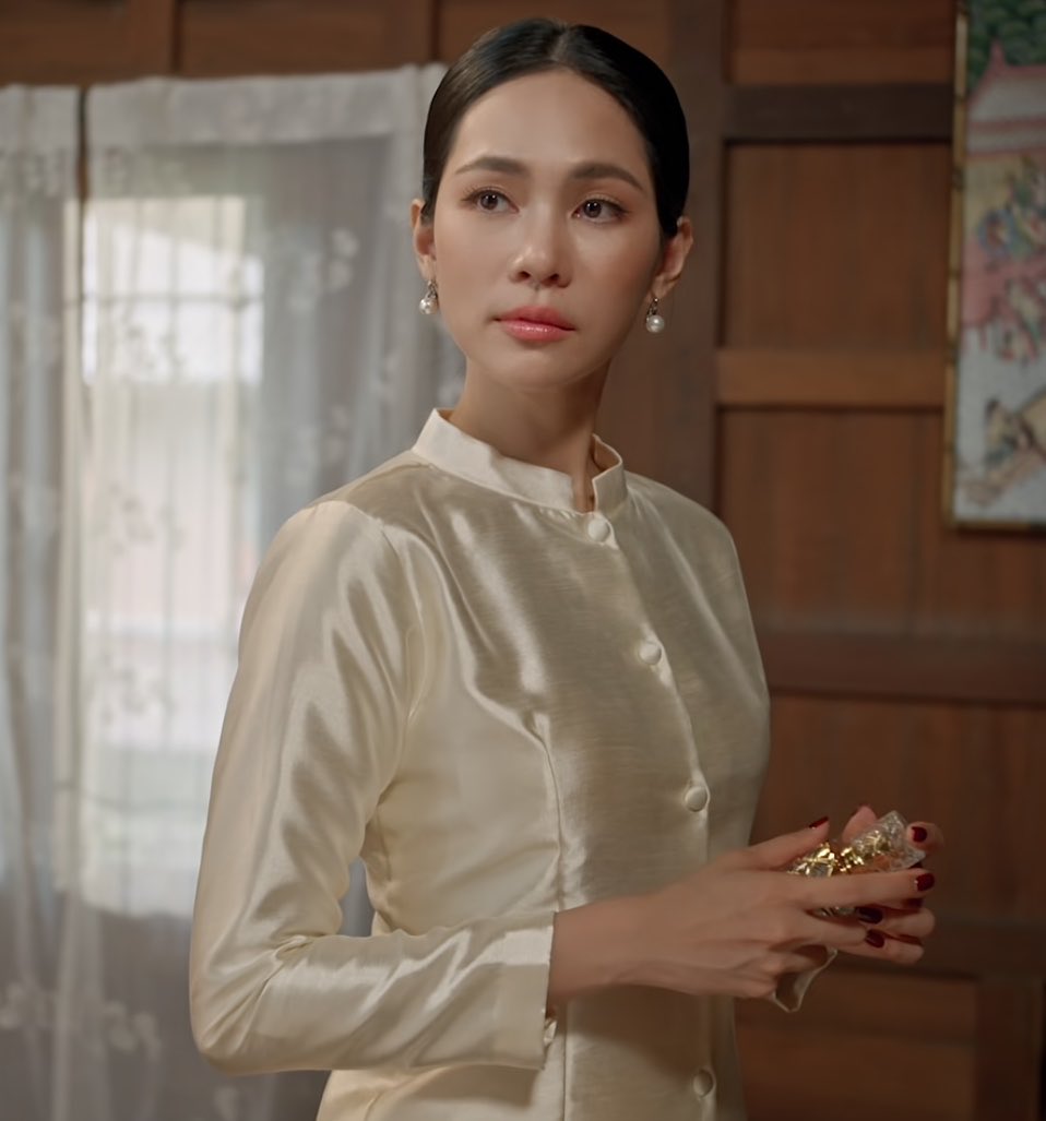 Lkhmaxty's tweet photo. สวยมากกกกกกกกก งามล่มเมืองตามคำกล่าวอ้าง ที่สุดของพบพระ สวยแบบมีบารมี สวยแบบคนมีบุญสูง สวยสะอาด สวยผู้ดีสวยสง่า แม่ครูบุหลันคนงาม😭

KHOM KHLANG EP6
#ข่มขลังตอนที่6 https://t.co/OwmEkR6FTv