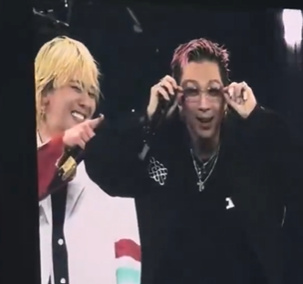 BabyVIP_Essays's tweet photo. The look of someone who just had skinship with his best friend on stage for the first time in nearly 10 years. Youngbae is always the one initiating things, so it’s the first time someone has made a move on him, and his shock is so funny https://t.co/hLr4GhgsCK
